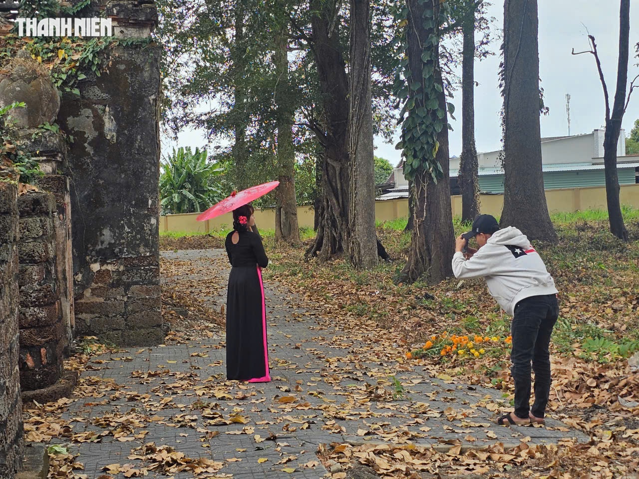 TP.HCM: Đừng bỏ hoang tường thành cổ hàng trăm năm tuổi trong đình thần Long Điền - Ảnh 5.