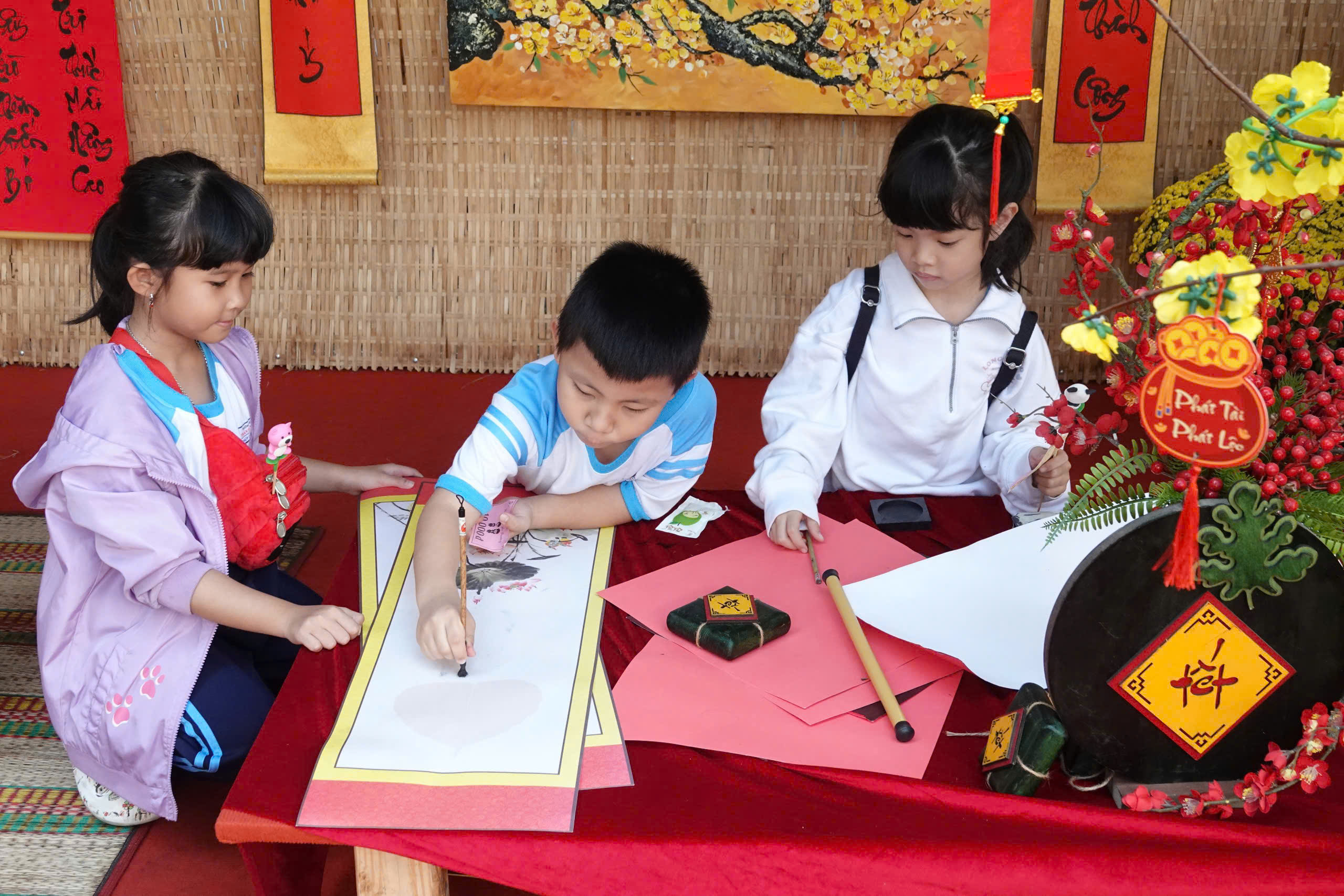 Học sinh tỉnh nào được nghỉ Tết Nguyên đán 2026 lâu nhất, lịch nghỉ tết ra sao? - Ảnh 1.