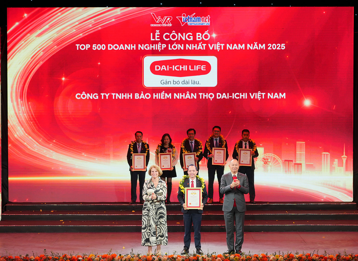 Dai-ichi Life Việt Nam đạt ‘Top 500 Doanh nghiệp lớn nhất Việt Nam’ 10 năm liên tiếp  - Ảnh 1.