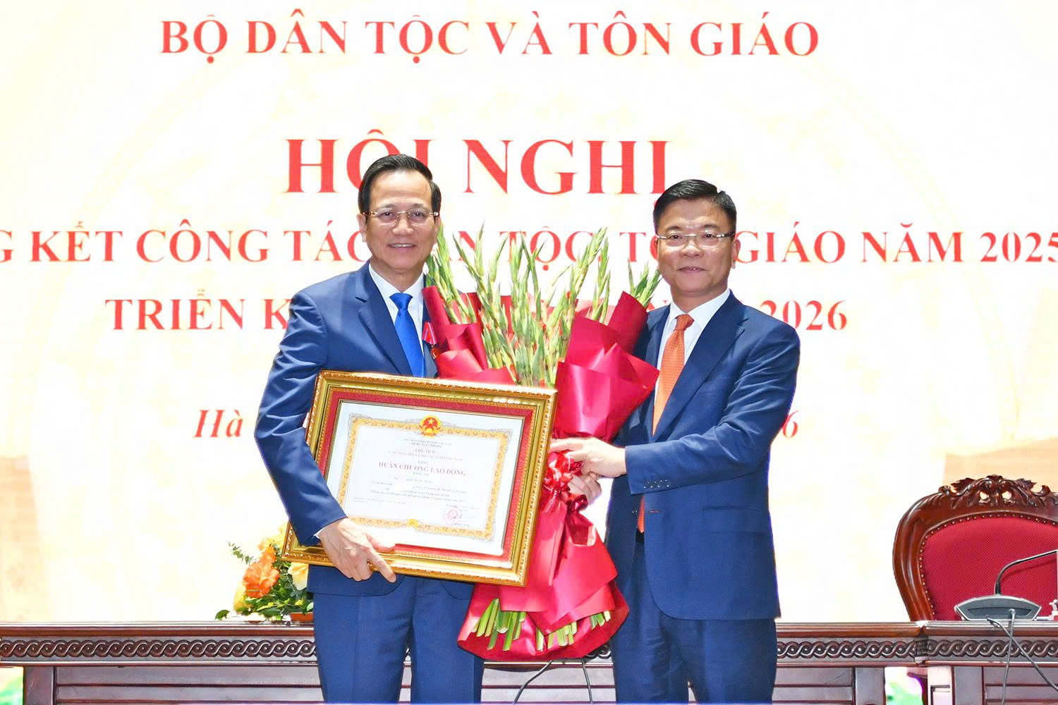 Ông Đào Ngọc Dung nhận Huân chương Lao động hạng ba - Ảnh 1.