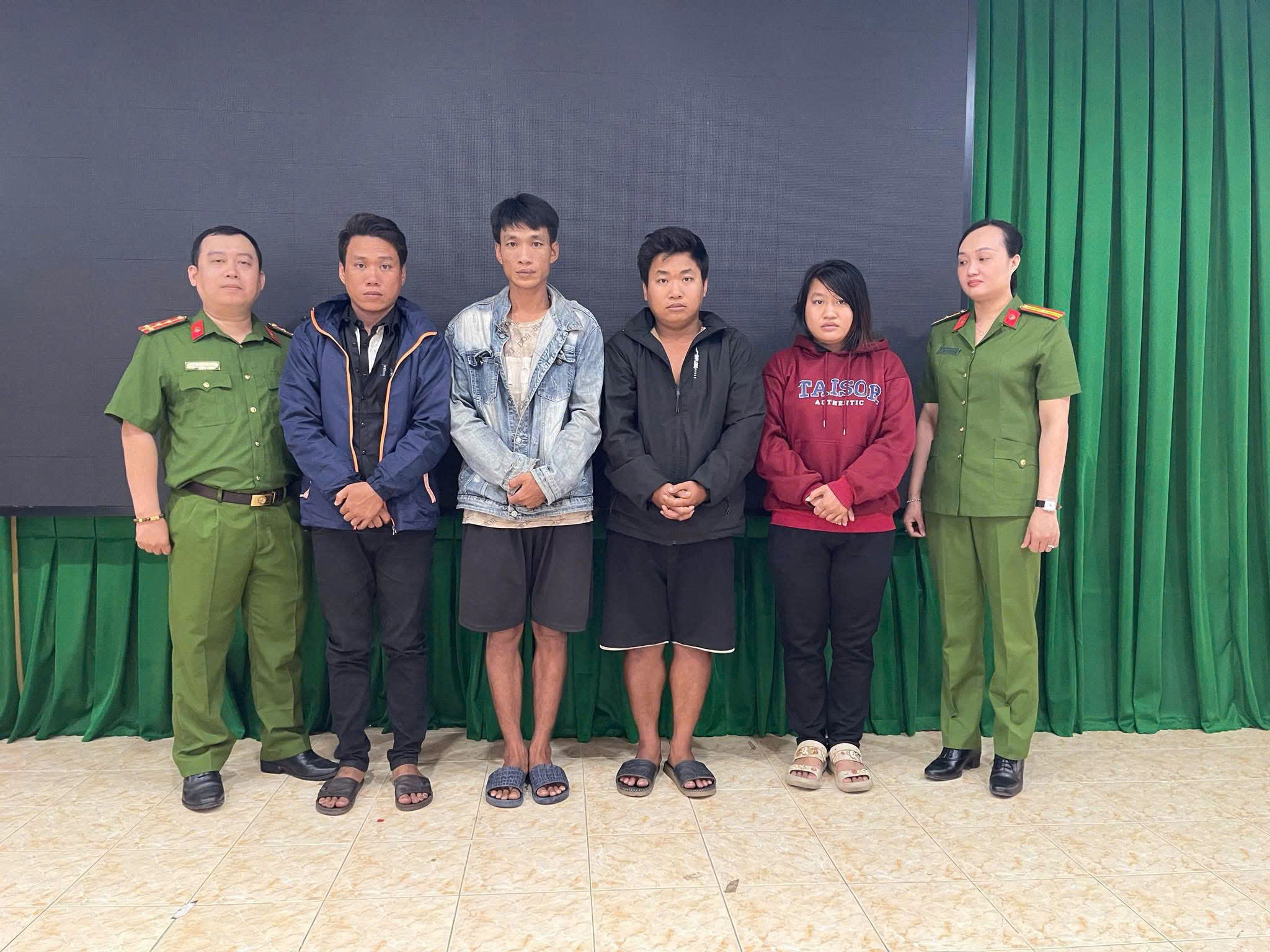 Công an TP.HCM bắt nhóm trộm nhiều rùa của chùa Triêm Phước - Ảnh 1.