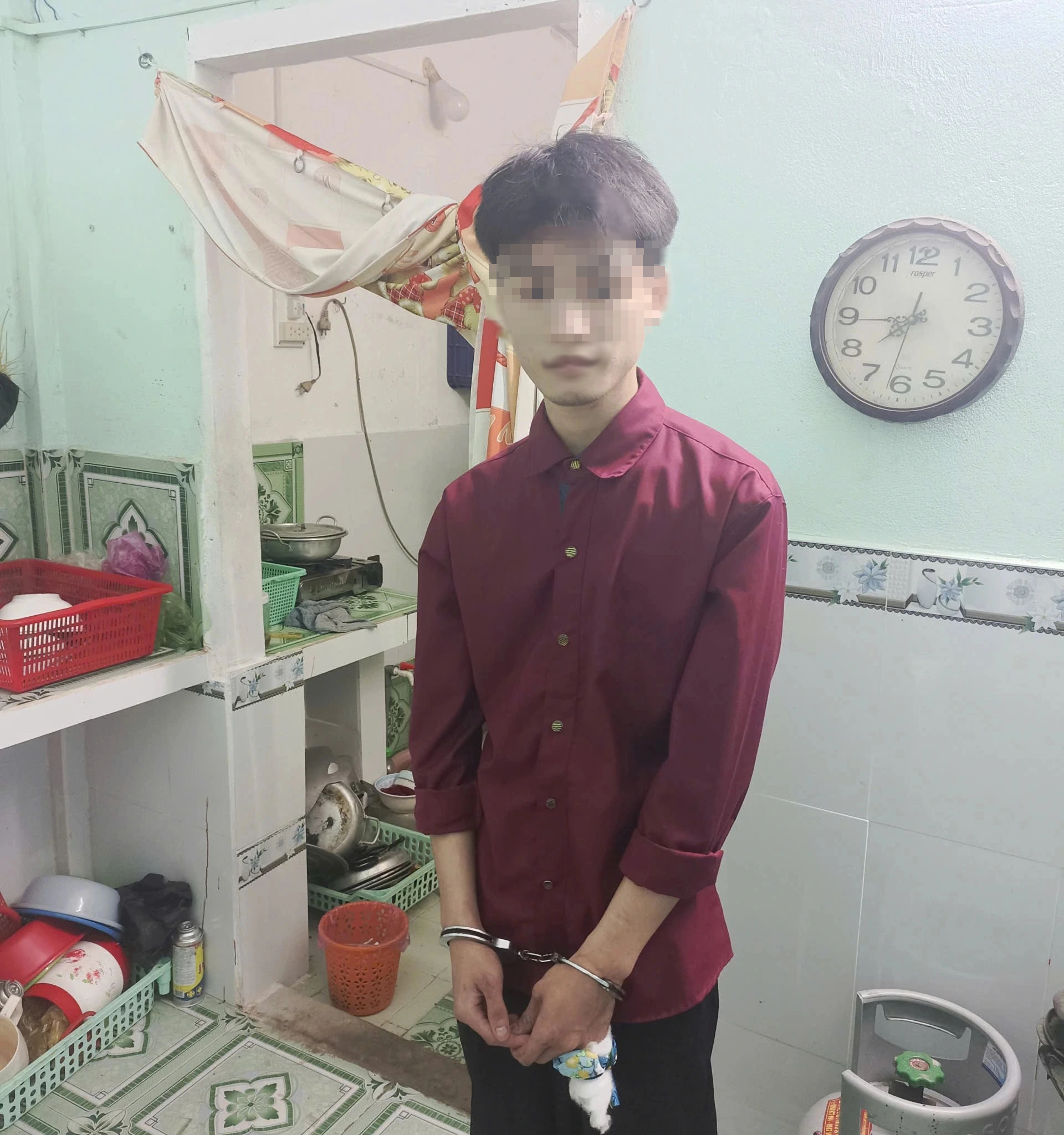 Đồng Tháp: Nam sinh lớp 12 đâm hàng xóm trọng thương vì ca hát ồn ào- Ảnh 1. Đồng Tháp: Nam sinh lớp 12 đâm hàng xóm trọng thương vì ca hát ồn ào- Ảnh 1.