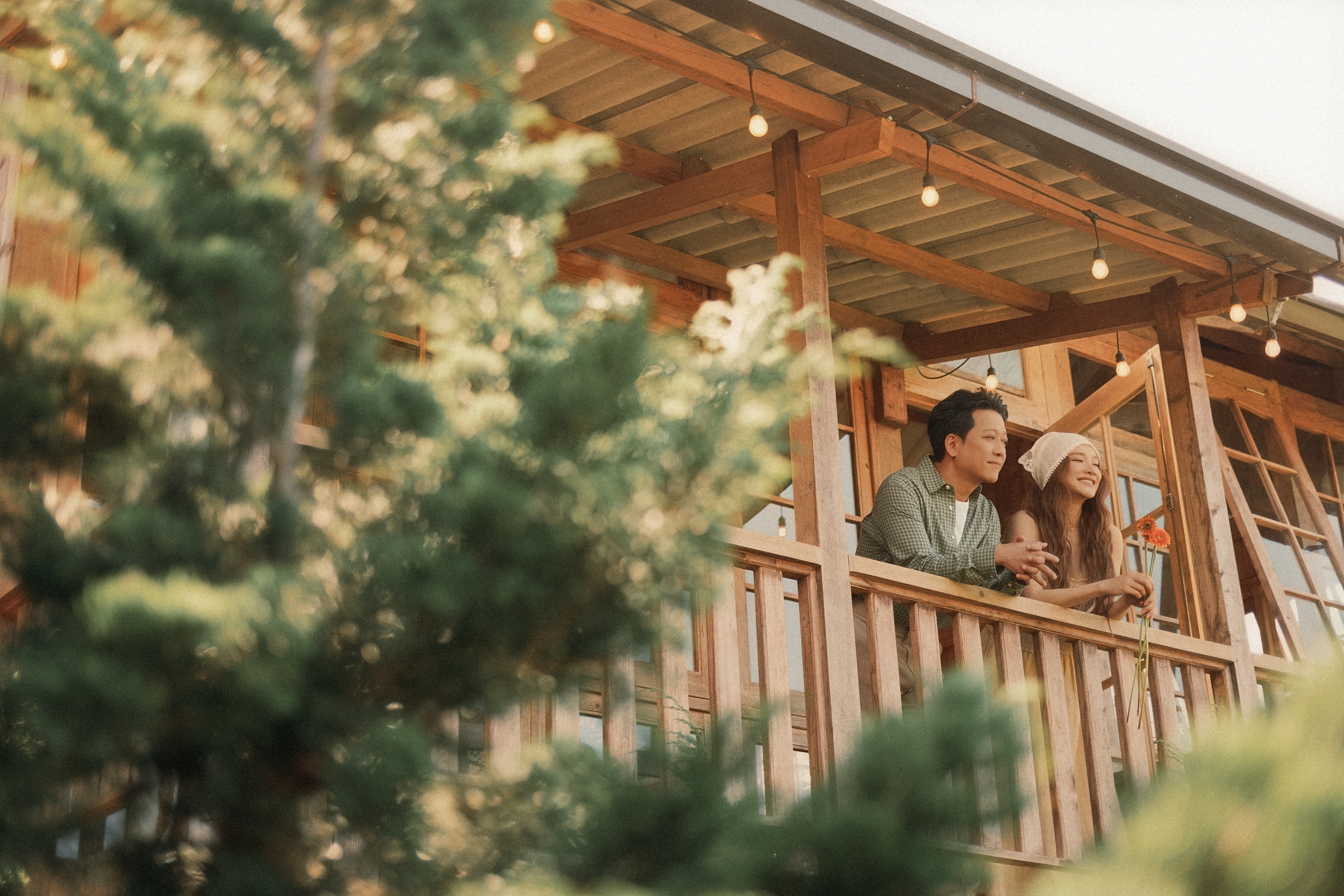 

Nhã Phương chỉ bận lòng và áy náy vì khiến khán giả lo lắng cho mình. Cô nhắn nhủ: “Những tháng đầu của thai kỳ, đôi khi tôi hơi mệt, nhưng nhờ kết hợp tập luyện với chế độ dinh dưỡng khoa học, trộm vía mọi thứ hiện đã tốt. Mong những người yêu thương sẽ thật yên tâm về tôi”  