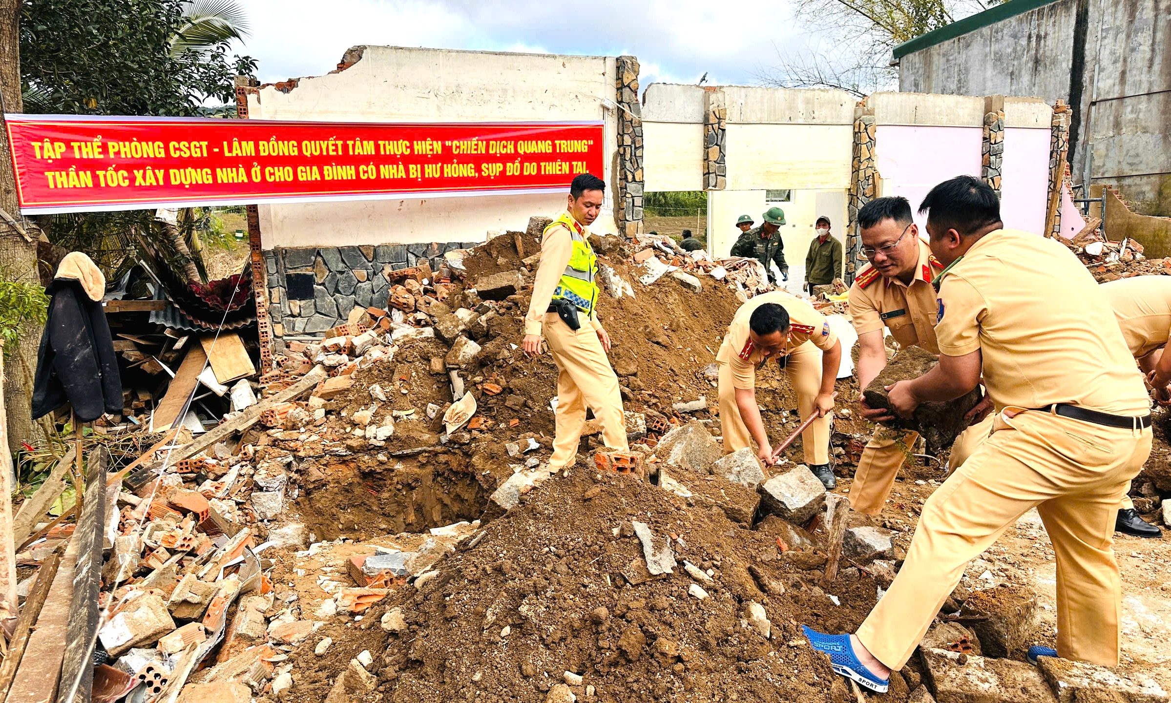 CSGT Lâm Đồng: Kéo giảm người chết do TNGT là 'chỉ tiêu hạnh phúc' - Ảnh 6.