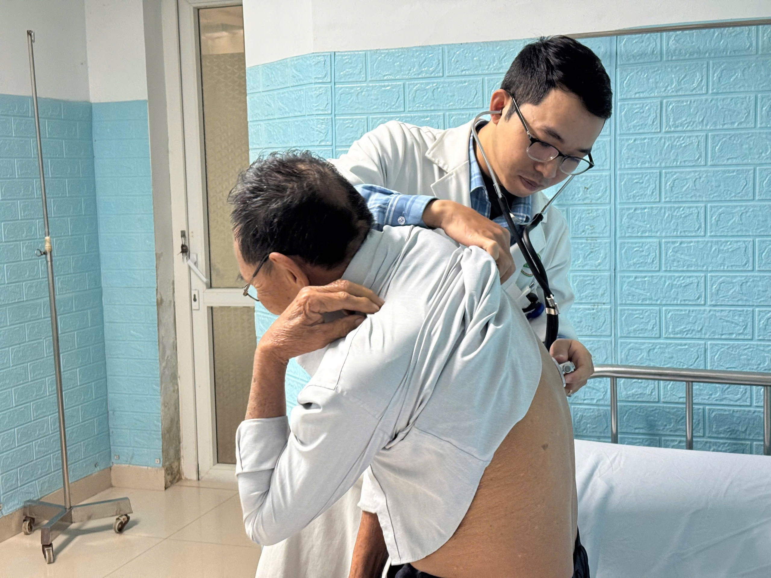 Bệnh nh&acirc;n ung thư phổi được điều trị bằng phương ph&aacute;p mới: Sau 3 năm vẫn khỏe mạnh!- Ảnh 1.