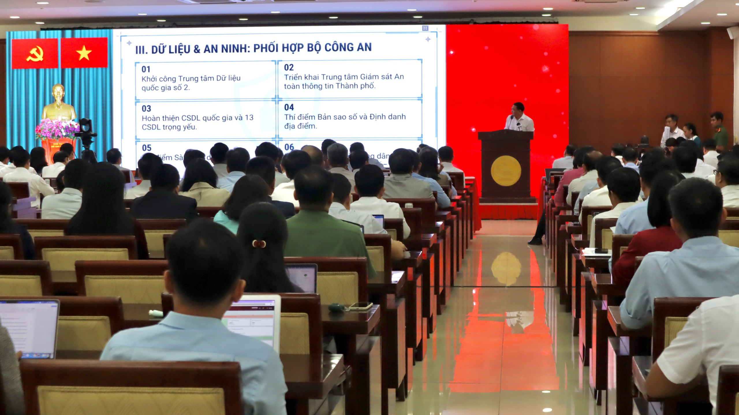 TP.HCM sẽ trang bị ChatGPT cho lãnh đạo thành phố, các xã, phường, đặc khu- Ảnh 1.