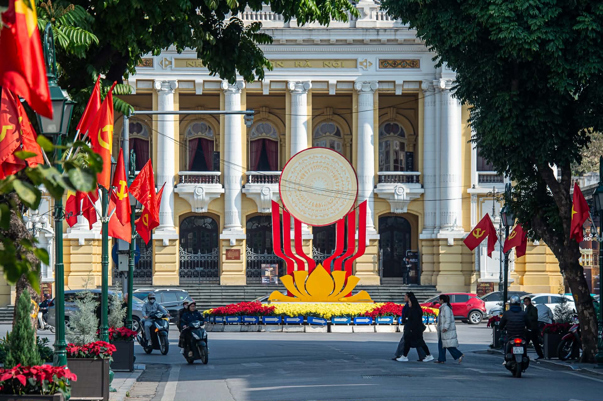 Phố phường Hà Nội rực rỡ cờ hoa chào mừng Đại hội XIV của Đảng- Ảnh 11.