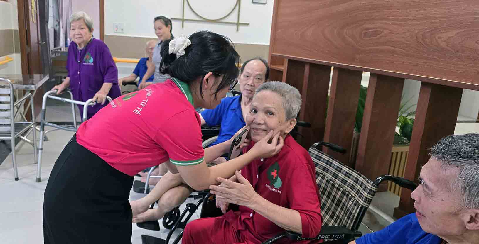 Người già và dưỡng lão: Ngăn ngừa bạo hành - Ảnh 3.