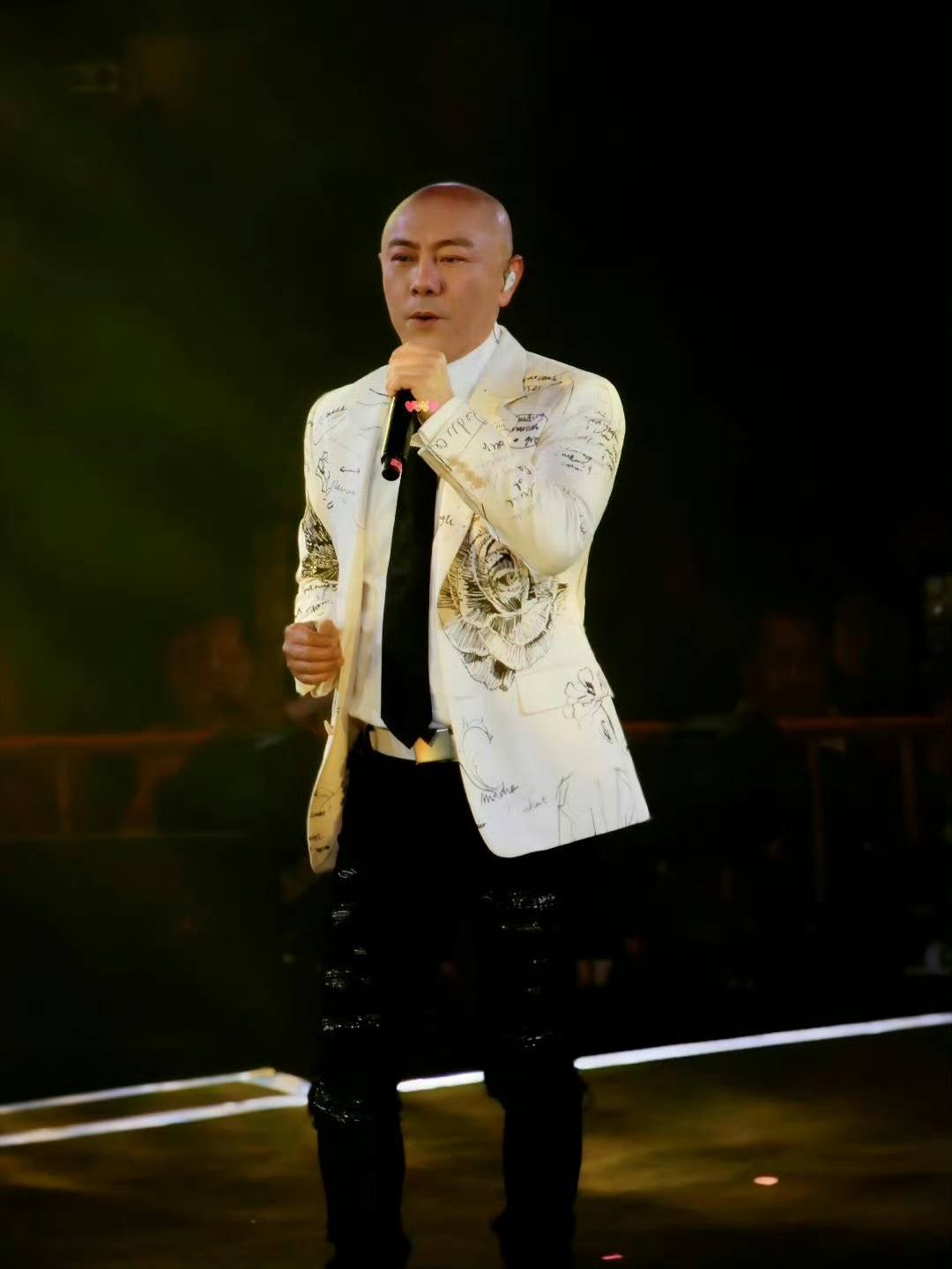 Ba lần cưới, hai lần mất con, Trương Vệ Kiện có thật sự bất hạnh? - Ảnh 4.