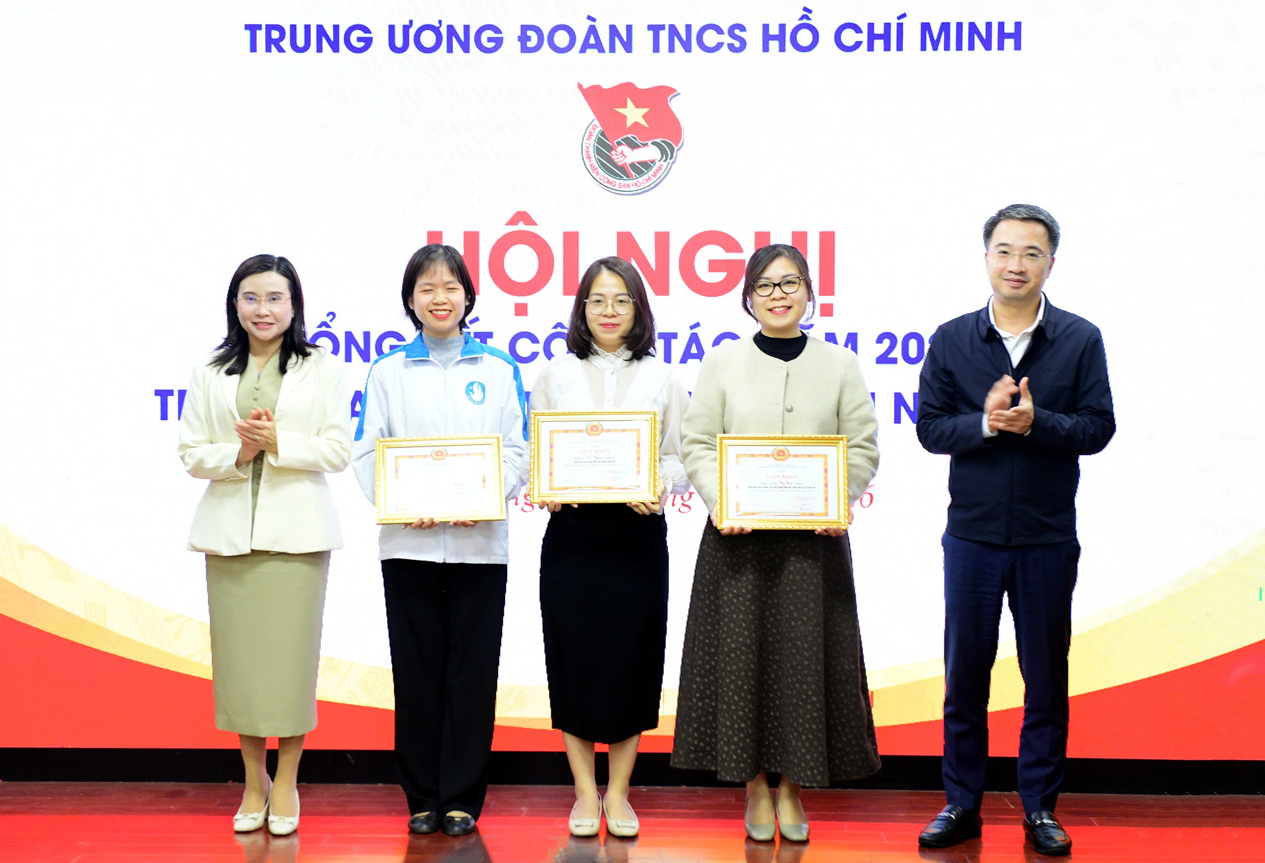 Cán bộ, công chức T.Ư Đoàn đều có tinh thần trách nhiệm cao - Ảnh 4. Cán bộ, công chức T.Ư Đoàn đều có tinh thần trách nhiệm cao - Ảnh 4.