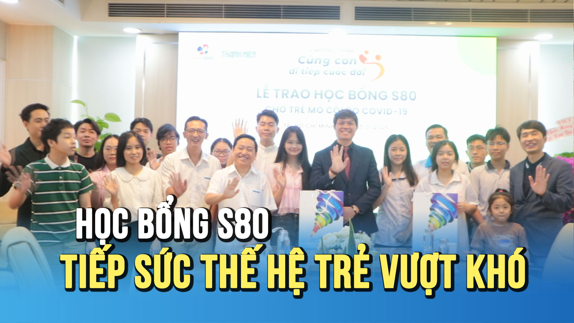 B&aacute;o Thanh Ni&ecirc;n v&agrave; SunUni Academy trao học bổng tiếng Anh S80 cho con em người c&oacute; c&ocirc;ng - Ảnh 1.