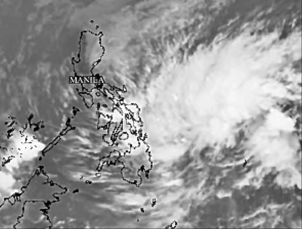 Áp thấp nhiệt đới gần Biển Đông đã mạnh lên thành bão Nokaen - Ảnh 1.