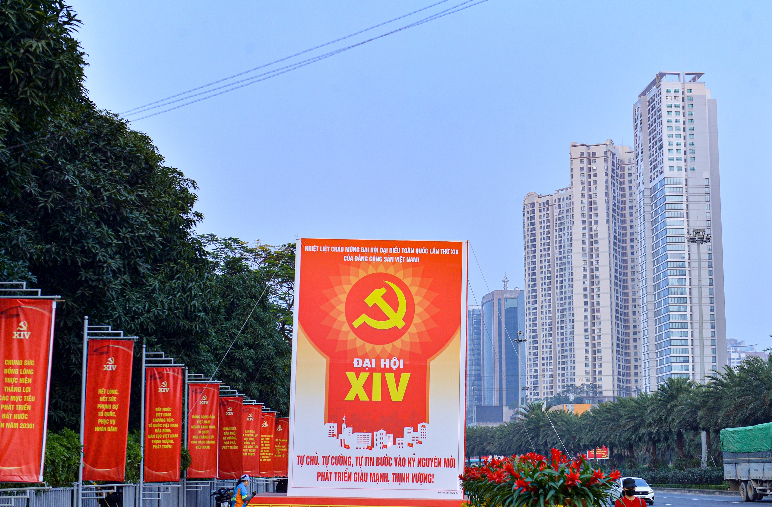 Phố phường Hà Nội rực rỡ cờ hoa chào mừng Đại hội XIV của Đảng- Ảnh 15.
