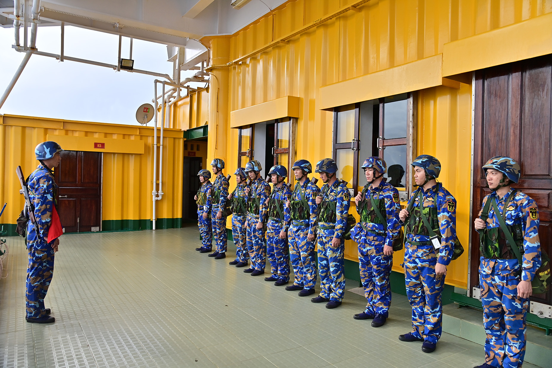 Giữa biển khơi, cán bộ chiến sĩ DK1 hướng về Đại hội XIV của Đảng- Ảnh 4.