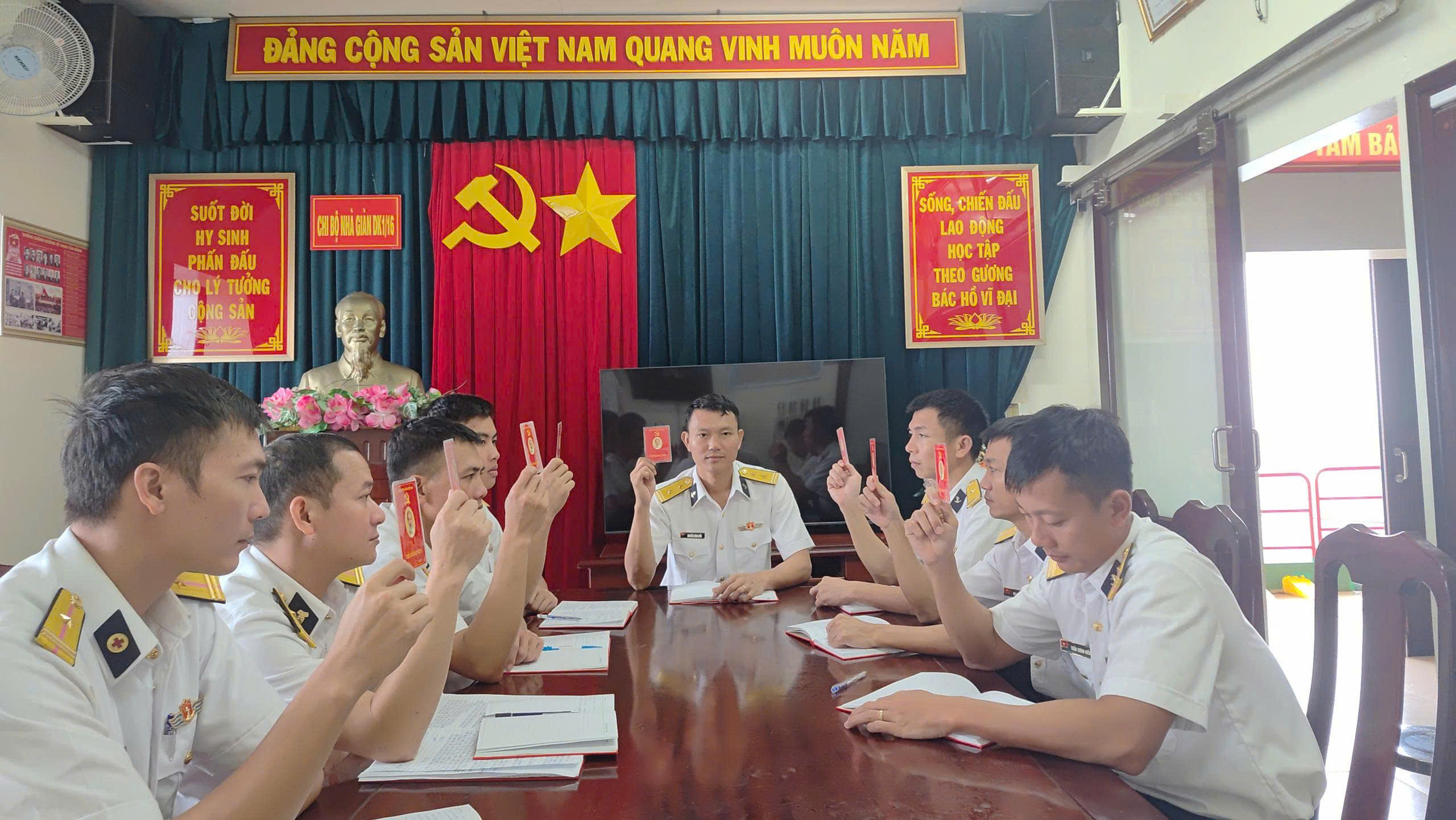 Giữa biển khơi, cán bộ chiến sĩ DK1 hướng về Đại hội XIV của Đảng- Ảnh 2.