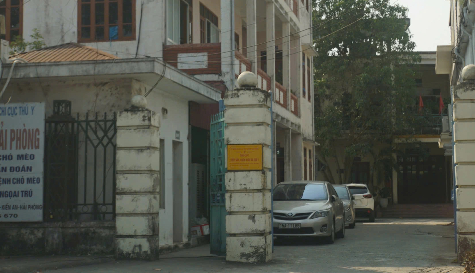 Vụ Đồ hộp Hạ Long: lộ tình tiết hối lộ, cán bộ kiểm dịch bị tạm giữ - Ảnh 2.