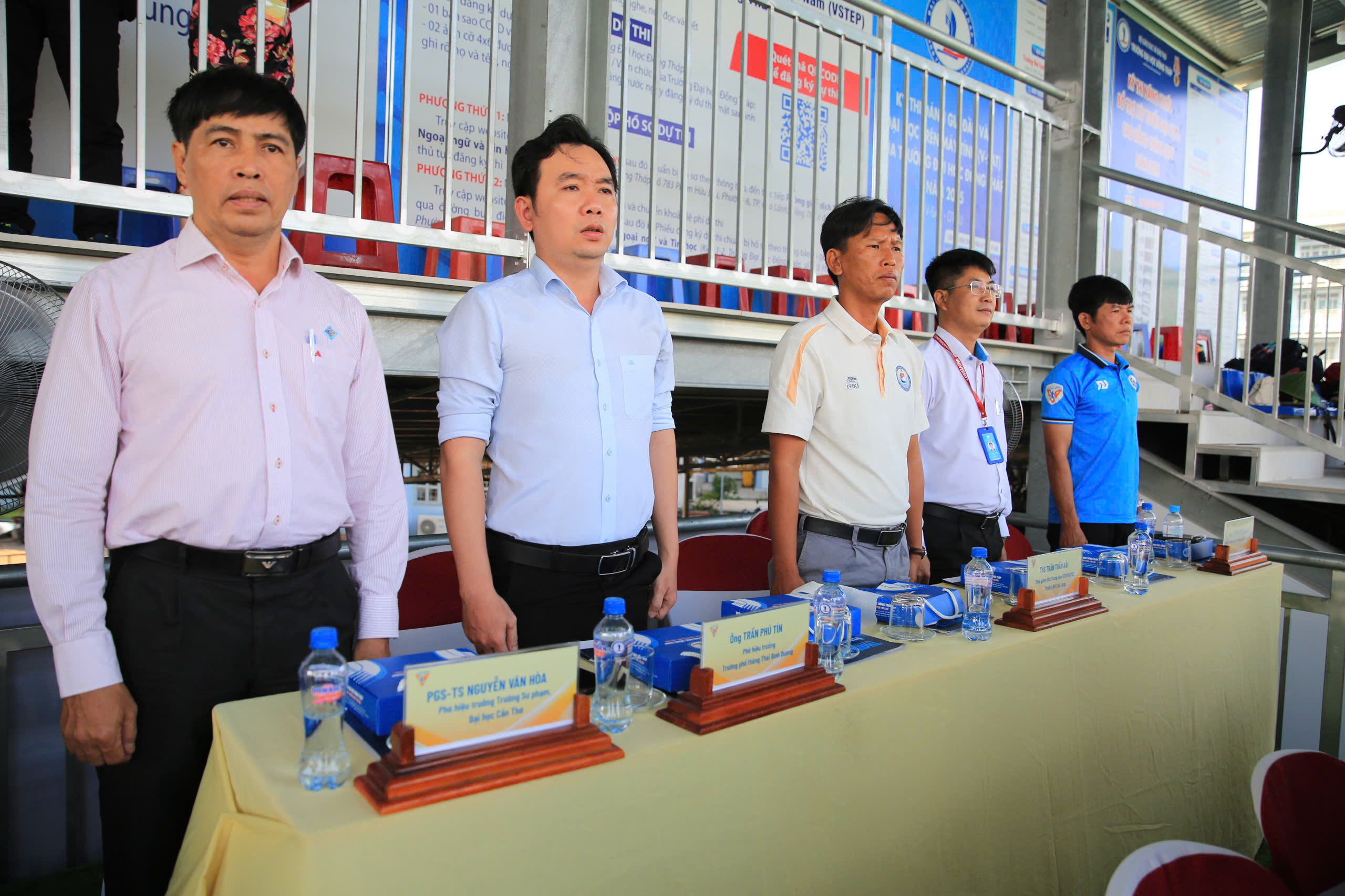 Hàng ngàn người ‘tiếp lửa’ lễ khai mạc vòng loại Tây Nam bộ TNSV THACO cup 2026- Ảnh 8.