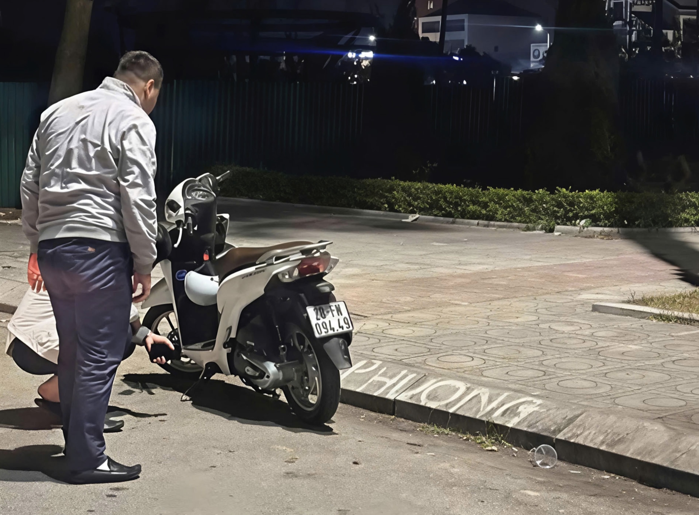 Nghi phạm giết 2 người ở Hưng Yên bỏ lại xe ở Bắc Ninh, tiếp tục trốn- Ảnh 2. Nghi phạm giết 2 người ở Hưng Yên bỏ lại xe ở Bắc Ninh, tiếp tục trốn- Ảnh 2.