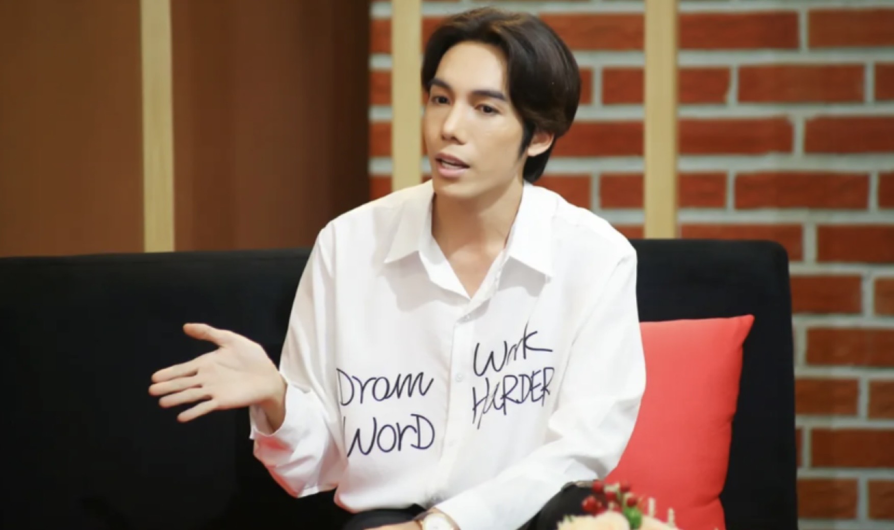 Dương Thanh Vàng ra sao sau cú sốc bị khán giả đuổi xuống sân khấu? - Ảnh 1.