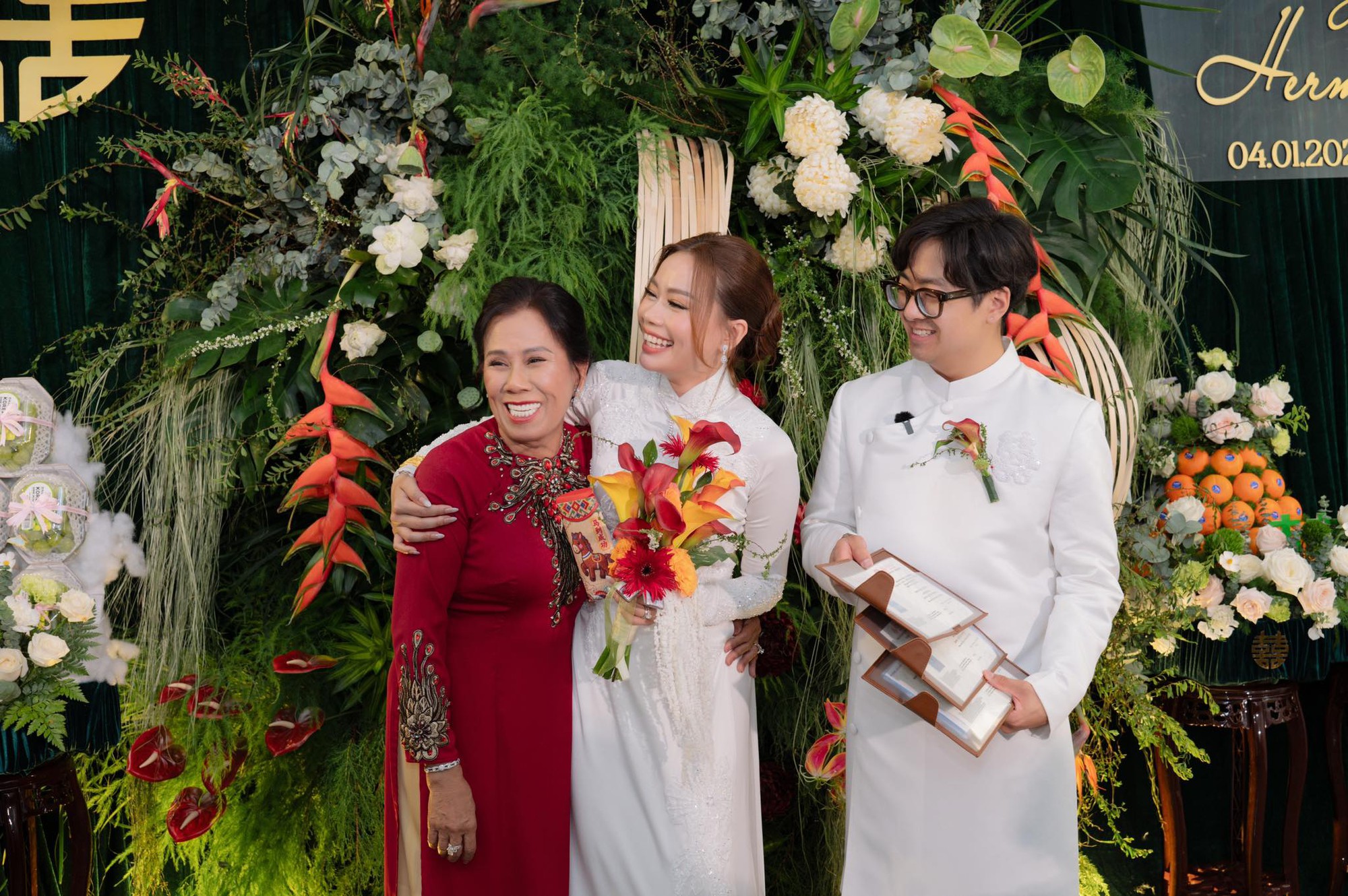 Rước dâu Độc lạ bằng xe lôi ở miền Tây: Đám cưới gây sốt mạng xã hội - Ảnh 4. Rước dâu Độc lạ bằng xe lôi ở miền Tây: Đám cưới gây sốt mạng xã hội - Ảnh 4.