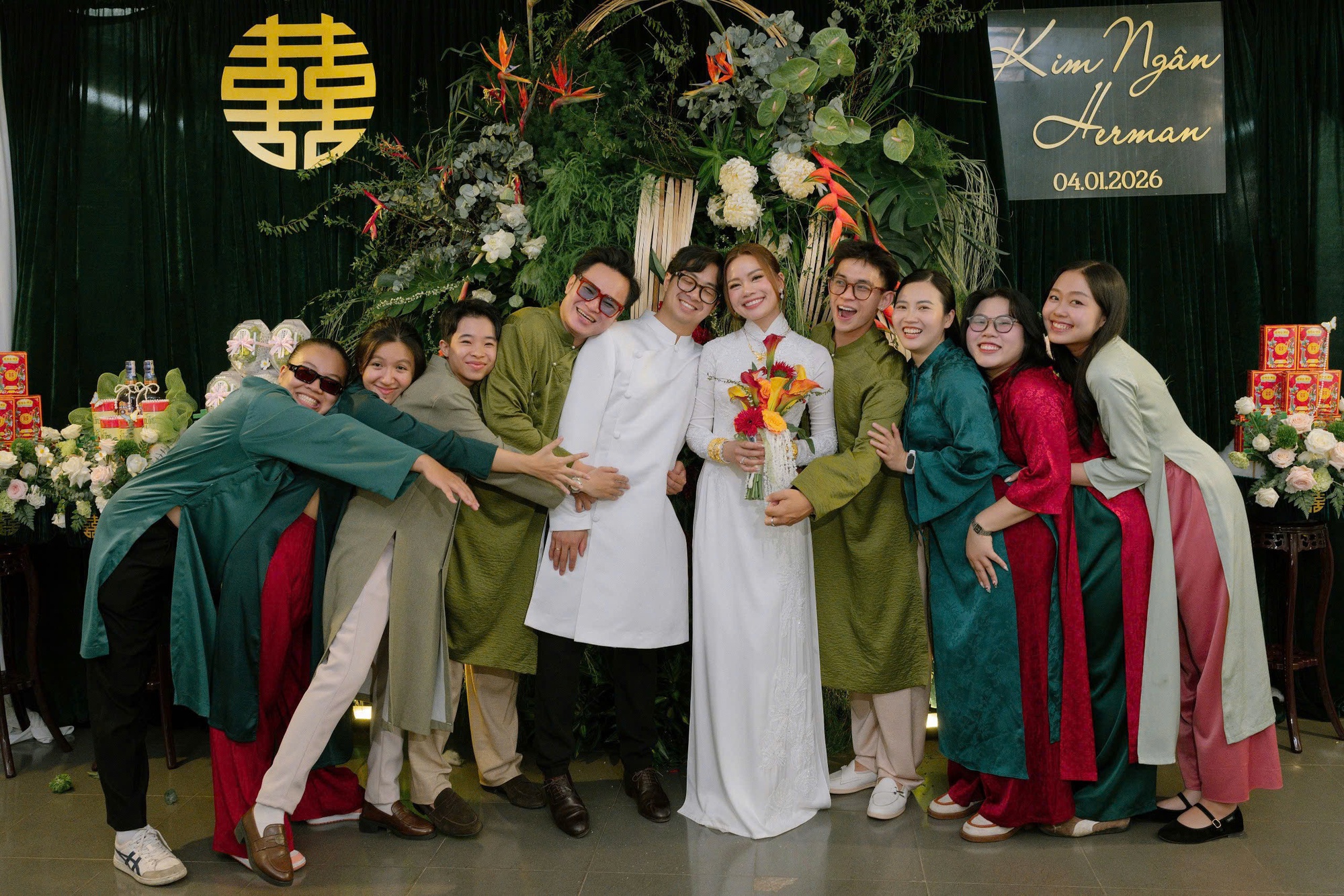 Rước dâu Độc lạ bằng xe lôi ở miền Tây: Đám cưới gây sốt mạng xã hội - Ảnh 5. Rước dâu Độc lạ bằng xe lôi ở miền Tây: Đám cưới gây sốt mạng xã hội - Ảnh 5.