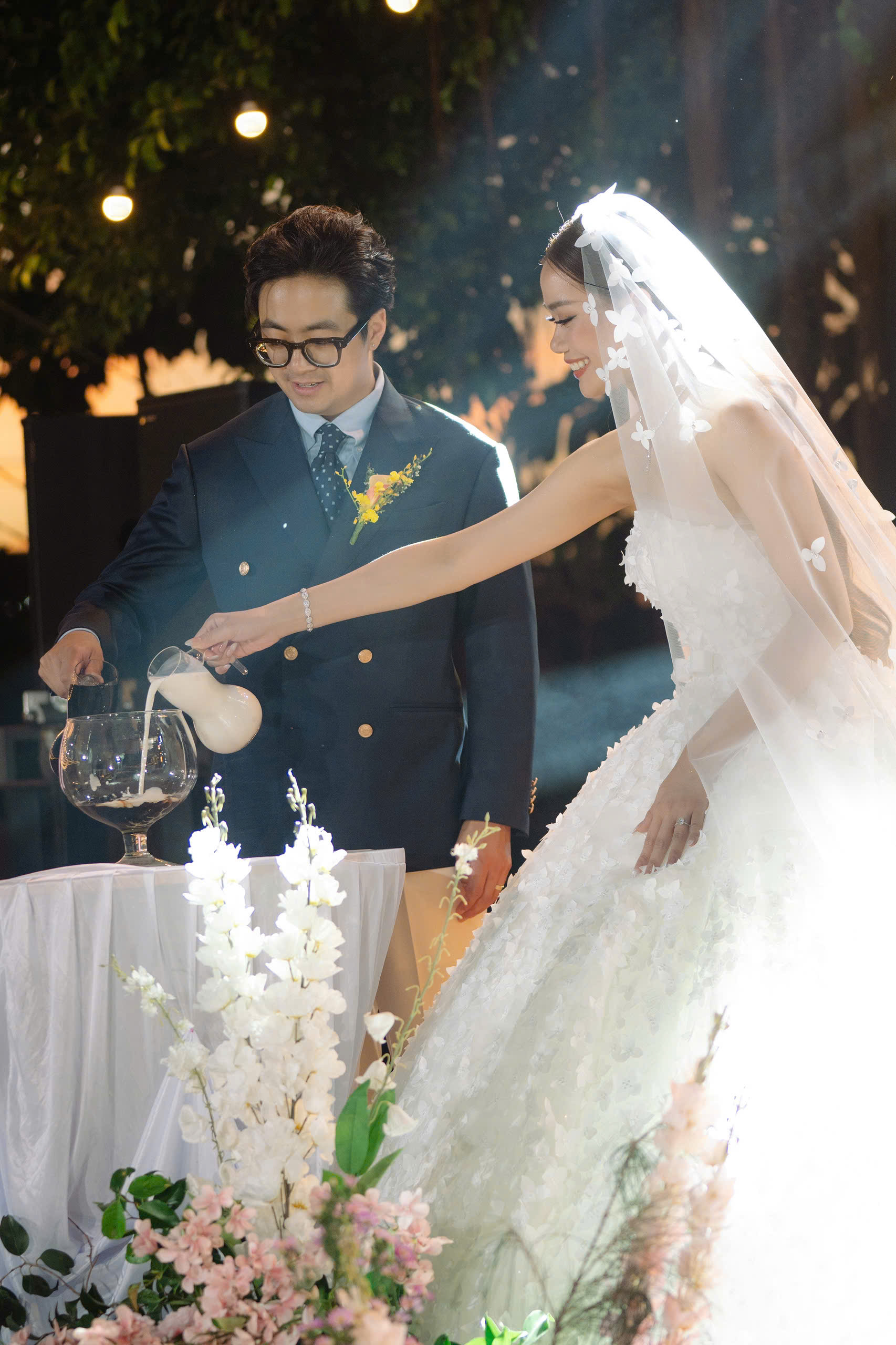 Rước dâu Độc lạ bằng xe lôi ở miền Tây: Đám cưới gây sốt mạng xã hội - Ảnh 6. Rước dâu Độc lạ bằng xe lôi ở miền Tây: Đám cưới gây sốt mạng xã hội - Ảnh 6.