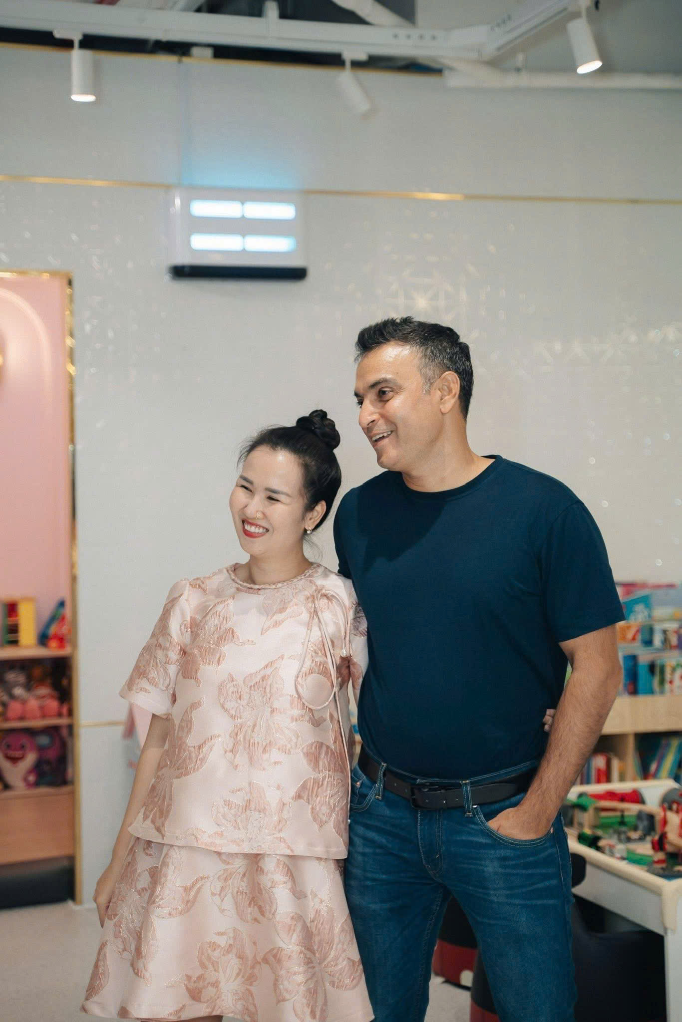 Võ Hạ Trâm và chồng Ấn Độ sau 7 năm 'về chung nhà'- Ảnh 3.