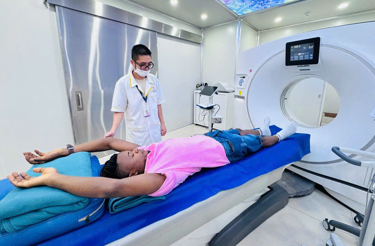 Đơn vị y tế tư nhân đầu tiên ở Quảng Ngãi khám bệnh cho người nước ngoài - Ảnh 1.