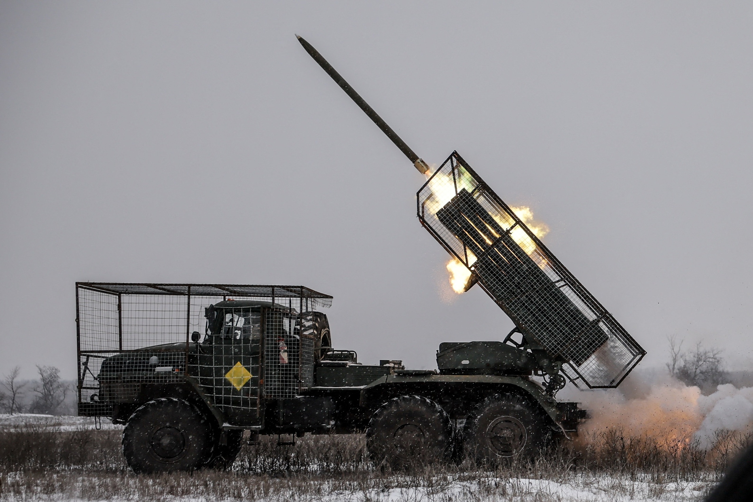 Chiến sự Ukraine ngày 1.423: Kyiv sắp cạn năng lượng, ông Zelensky đáp trả ông Trump - Ảnh 3.