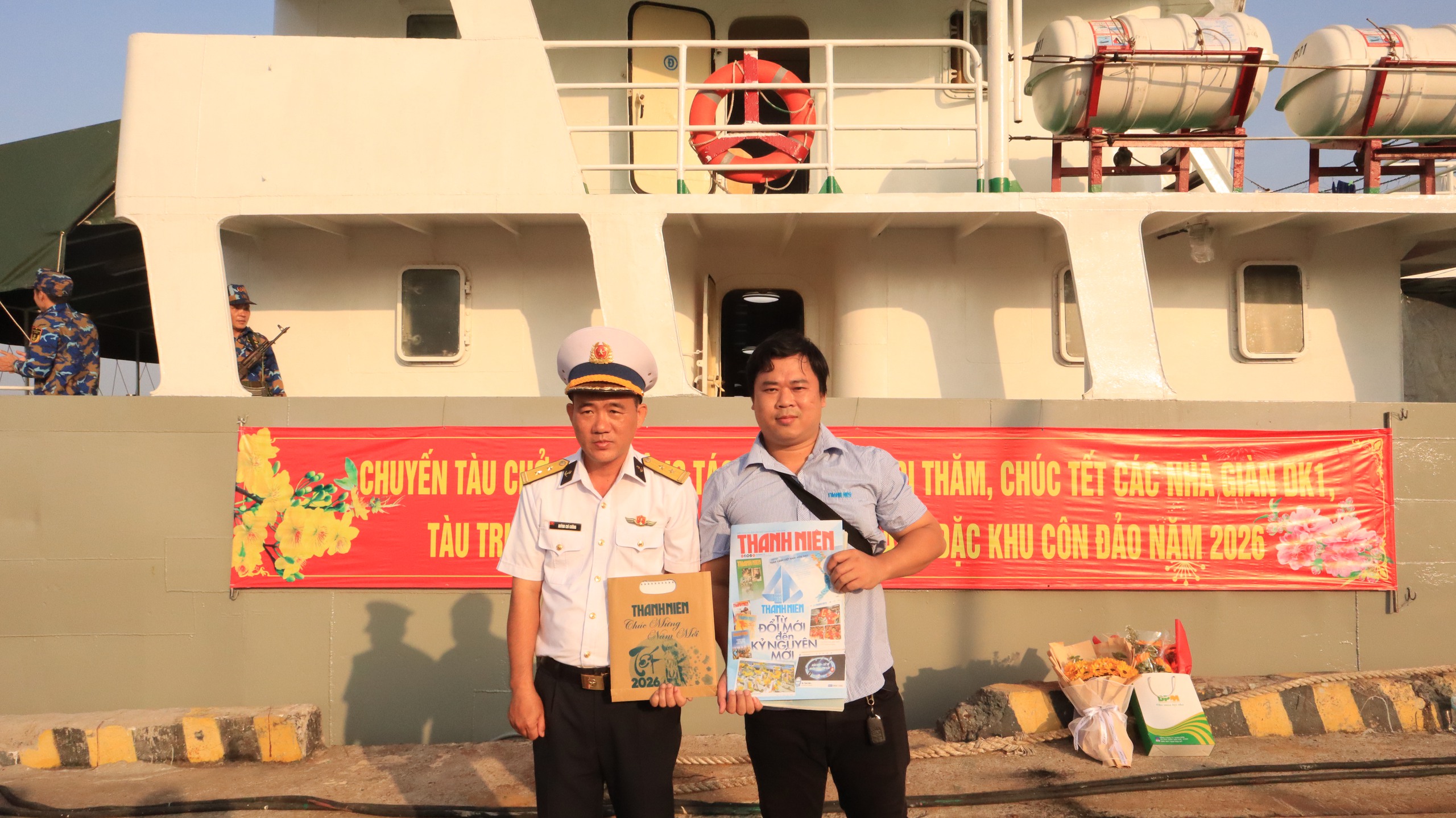 Mang xuân ấm đến nhà giàn DK1 và thềm lục địa phía nam Tổ quốc- Ảnh 2.