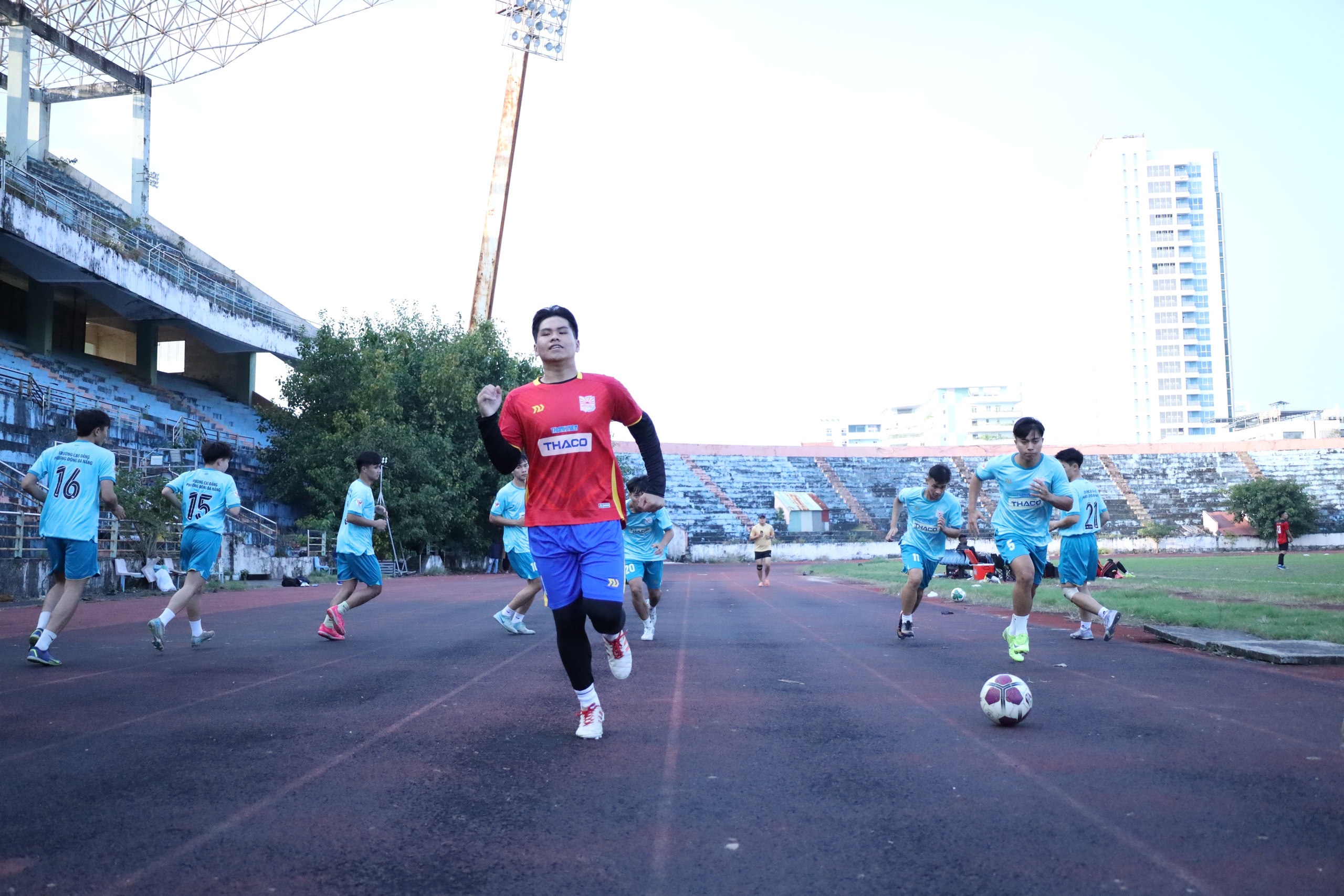 Đội Trường CĐ Phương Đông Đà Nẵng không ngại áp lực, sẵn sàng cống hiến hết mình- Ảnh 5. Đội Trường CĐ Phương Đông Đà Nẵng không ngại áp lực, sẵn sàng cống hiến hết mình- Ảnh 5.