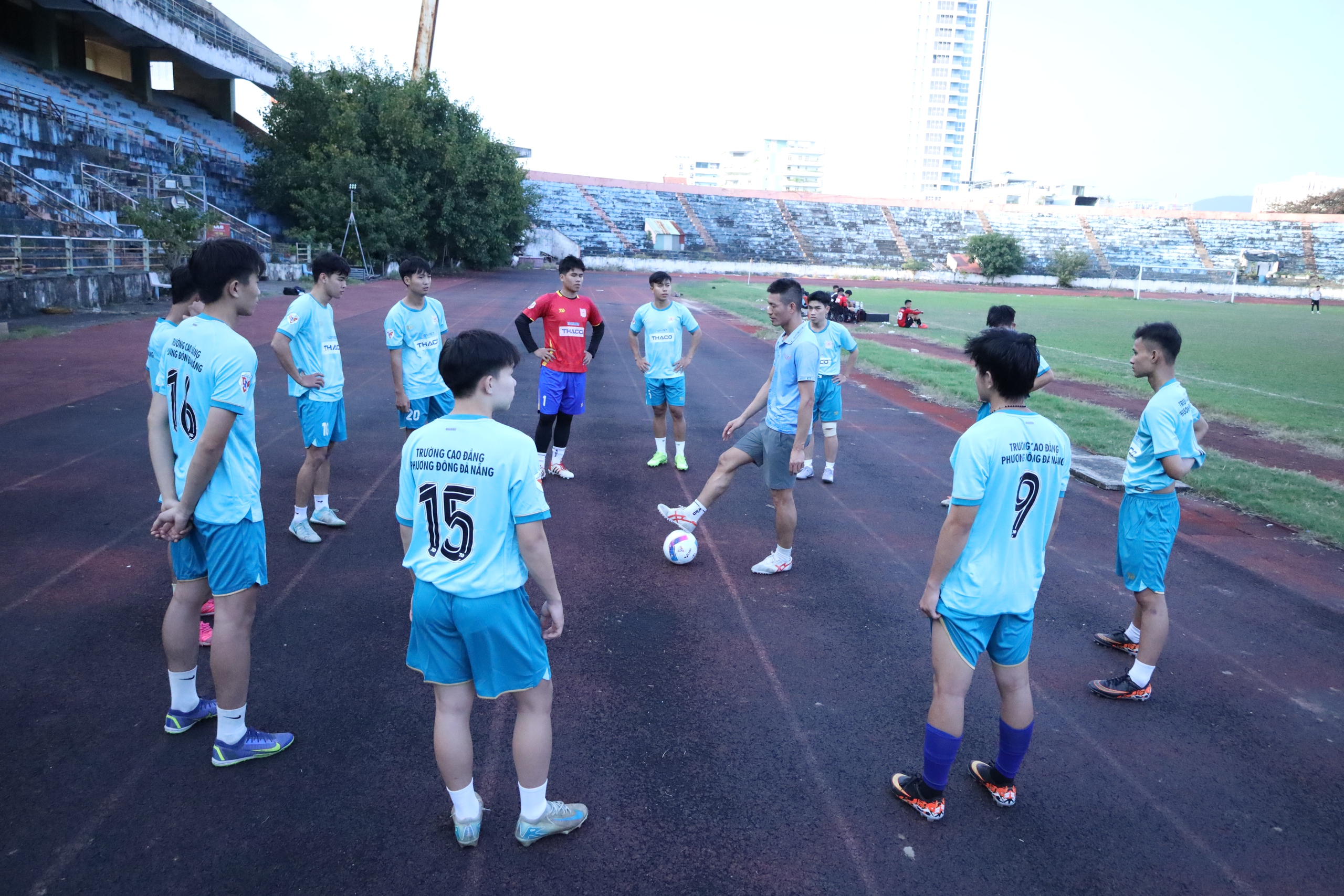 Đội Trường CĐ Phương Đông Đà Nẵng không ngại áp lực, sẵn sàng cống hiến hết mình- Ảnh 7. Đội Trường CĐ Phương Đông Đà Nẵng không ngại áp lực, sẵn sàng cống hiến hết mình- Ảnh 7.