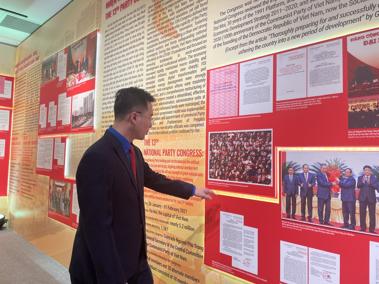 Triển lãm về Đại hội Đảng gây xúc động mạnh mẽ cho người trẻ- Ảnh 2.