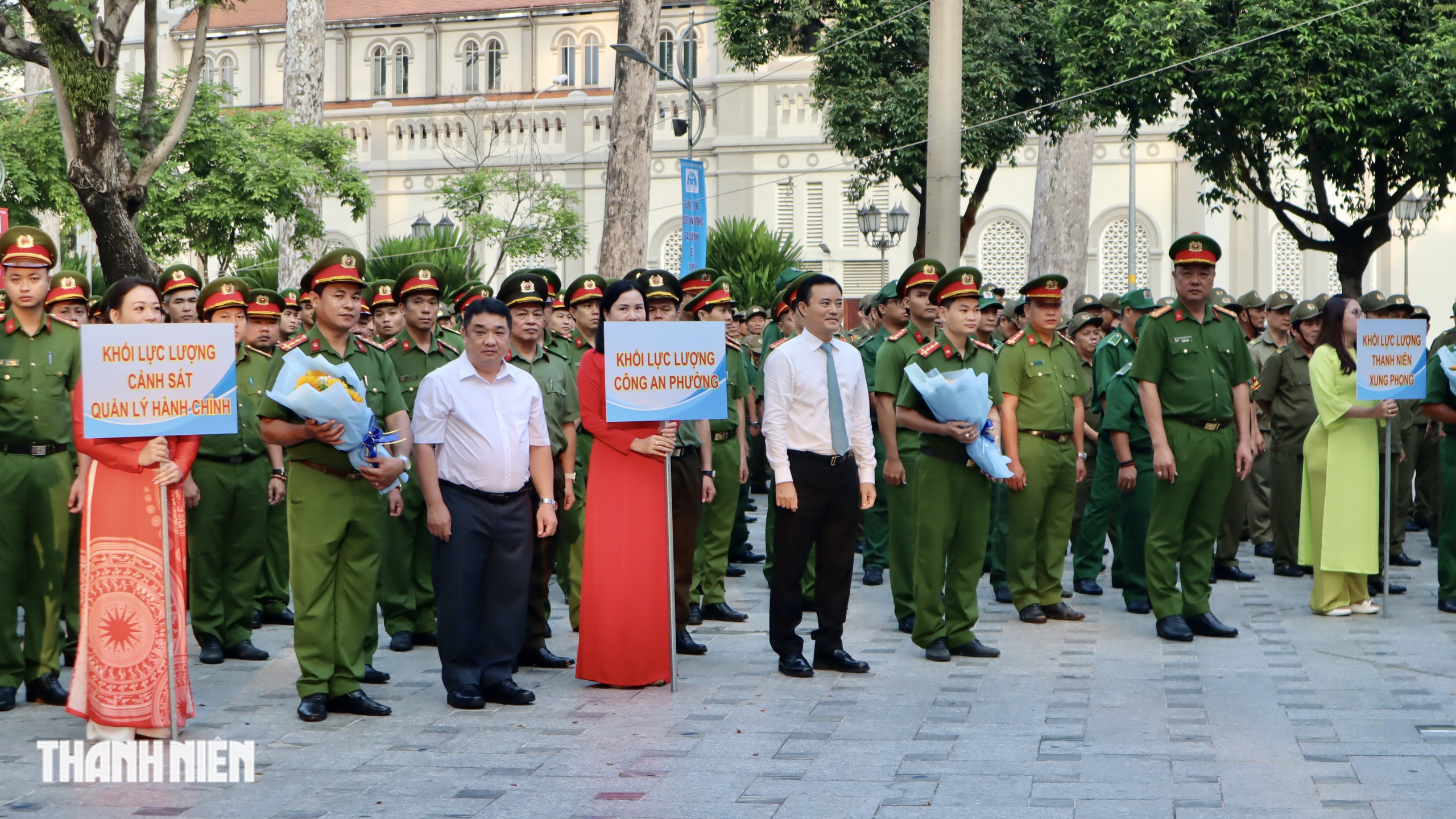 TP.HCM ra quân dẹp lấn chiếm vỉa hè: Không né tránh nhưng bảo đảm nhân văn - Ảnh 5.
