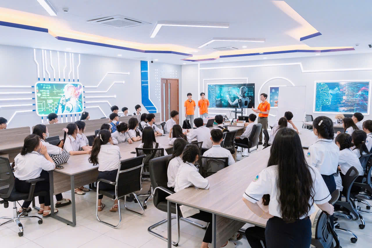 Trường ĐH FPT công bố Chương trình học bổng Tìm kiếm nhân tài với nhiều đặc quyền - Ảnh 1.