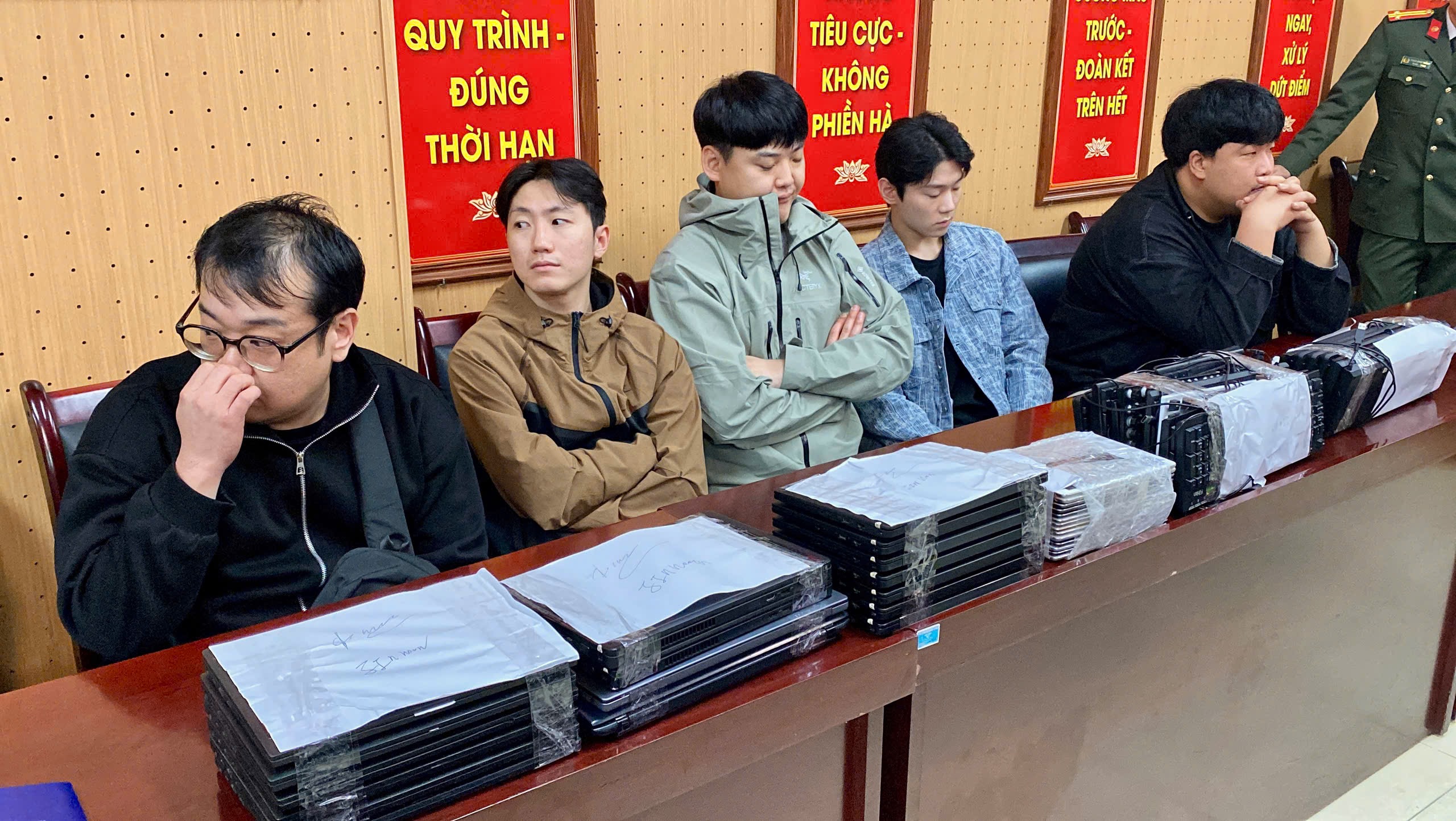 2 người Trung Quốc điều hành 7 người Hàn Quốc lừa đảo qua mạng- Ảnh 3.