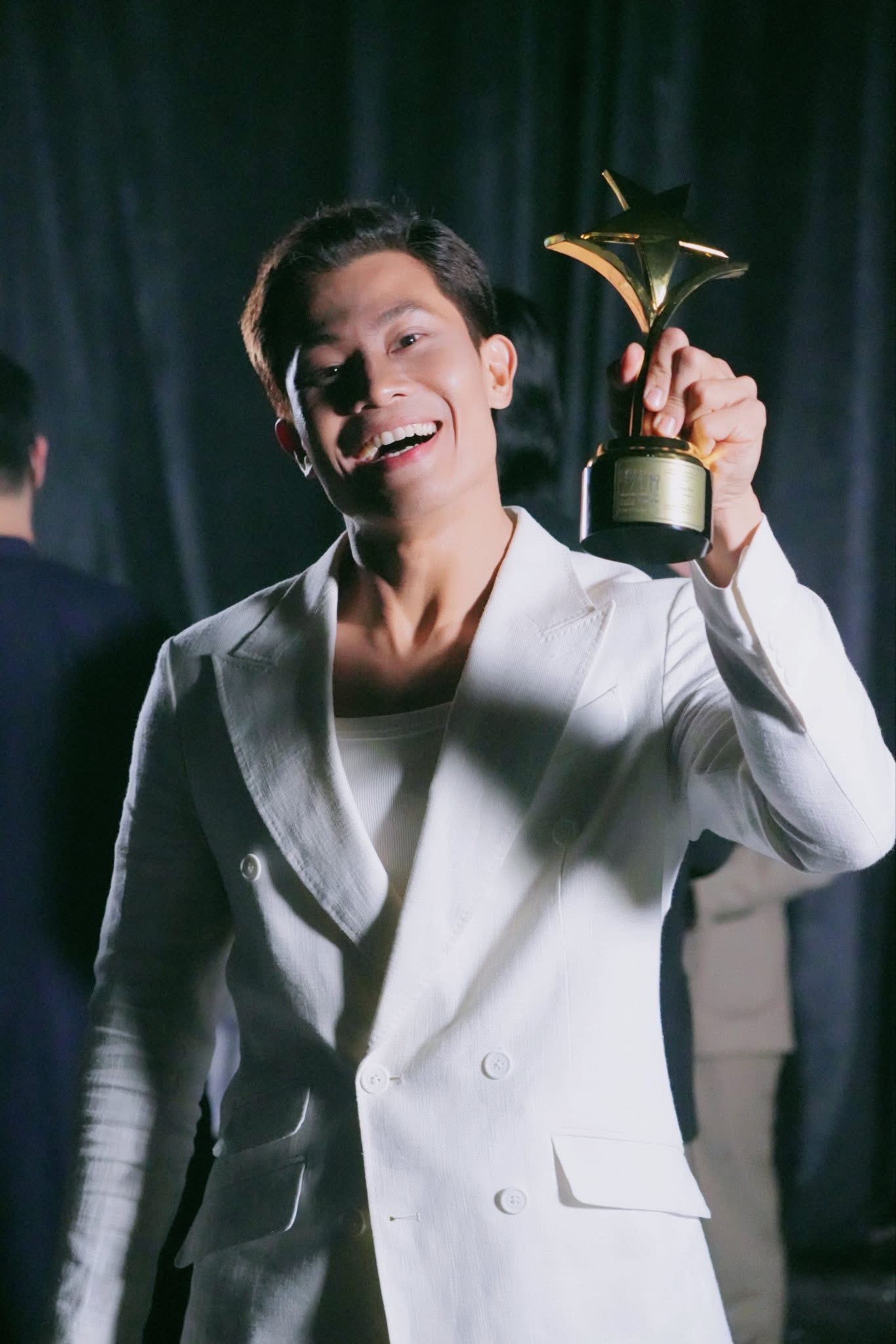 Nguyễn Phương Nam giành 3 giải thưởng lớn năm 2025 với vai Tạ trong Mưa đỏ - Ảnh 3.