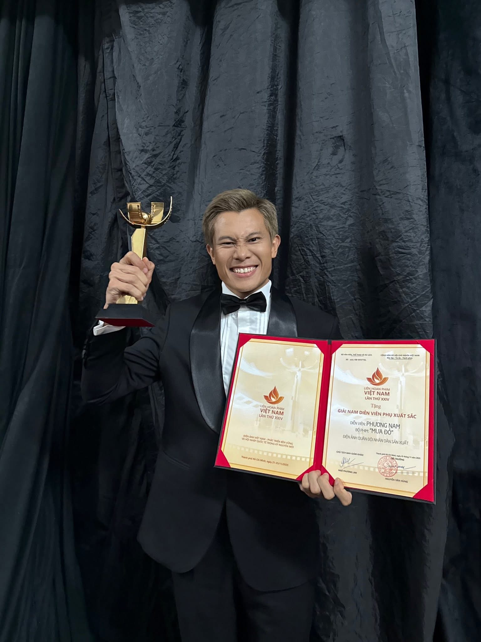 Nguyễn Phương Nam giành 3 giải thưởng lớn năm 2025 với vai Tạ trong Mưa đỏ - Ảnh 2.