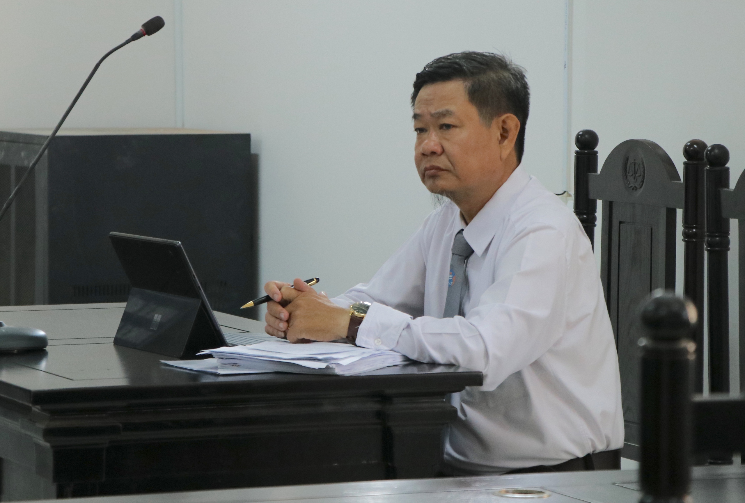 Vì sao tòa không đồng ý hoãn xét xử Đinh Thị Lan xúc phạm bà Nguyễn PhươngHằng? - Ảnh 3.