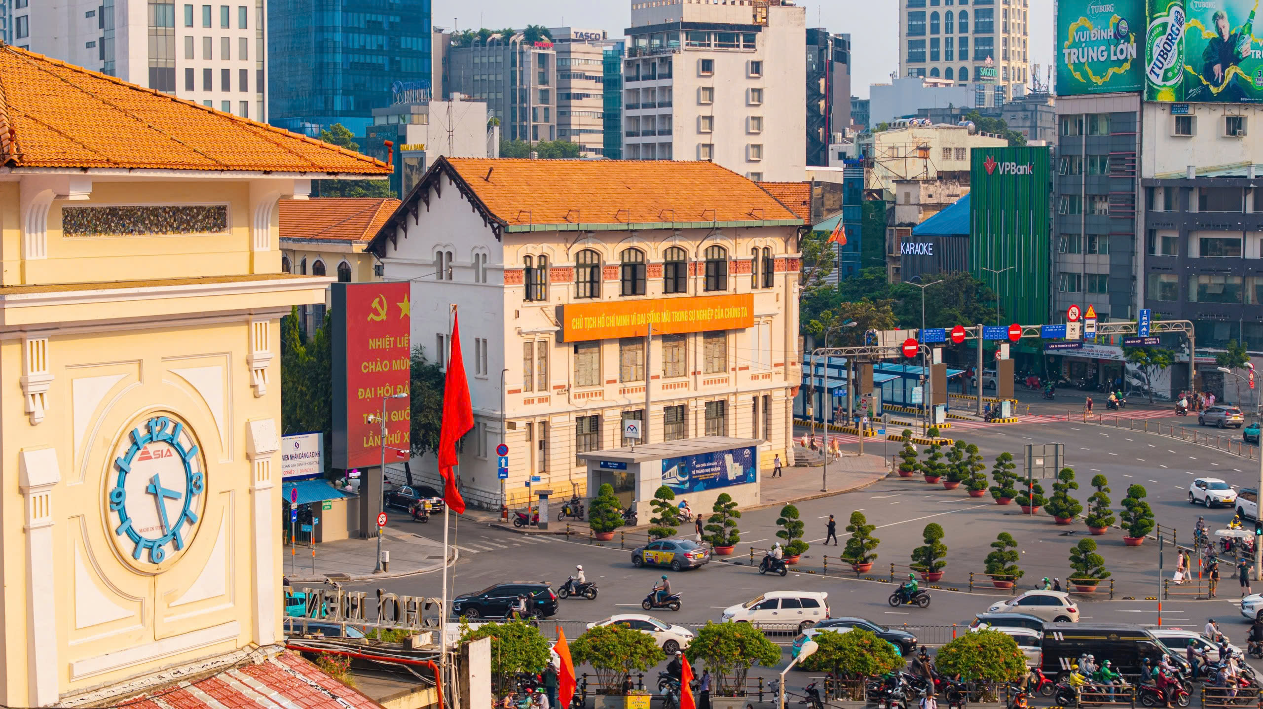 Tòa nhà cổ 111 năm tuổi gần chợ Bến Thành ở TP.HCM có gì đặc biệt?- Ảnh 3.