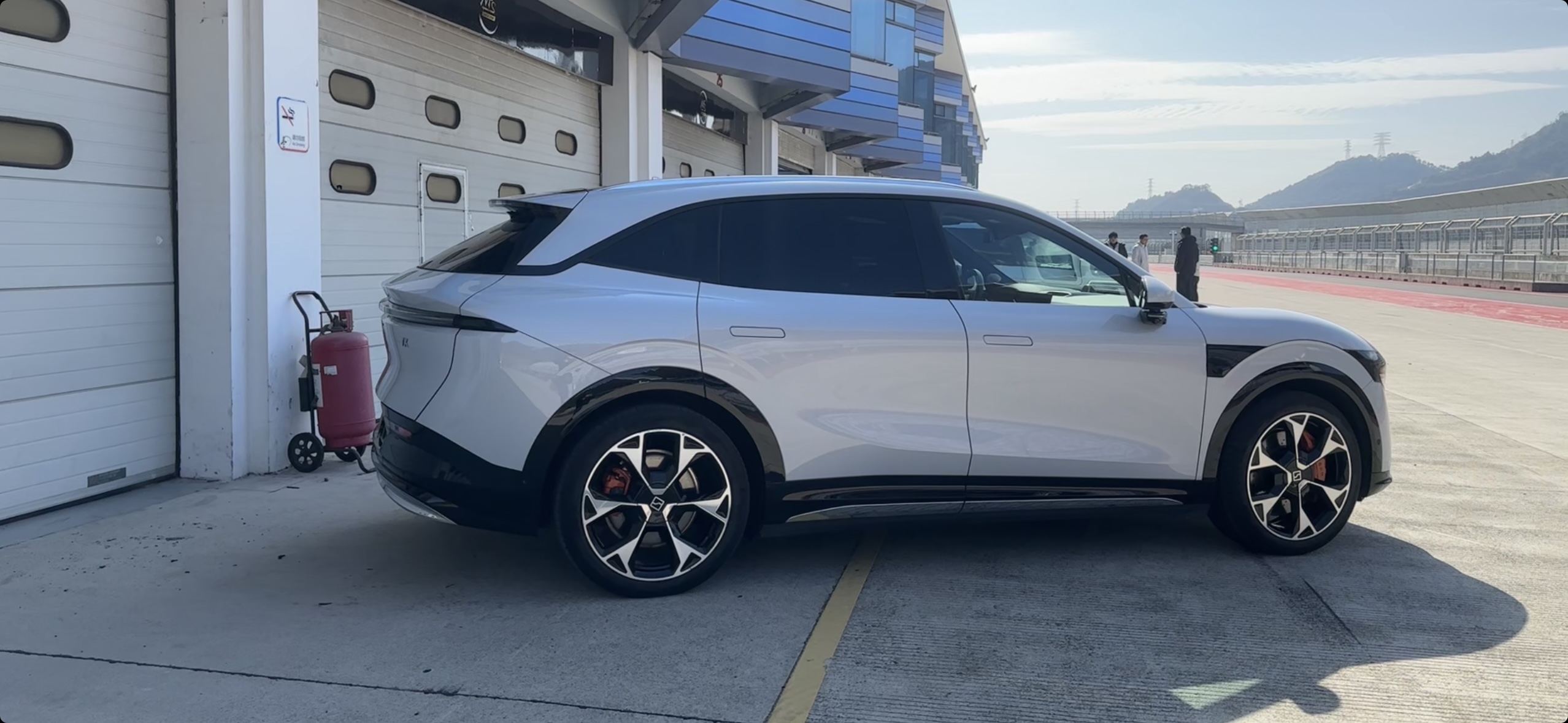 Hé lộ thời điểm Zeekr mang xe điện hạng sang về Việt Nam - Ảnh 2.