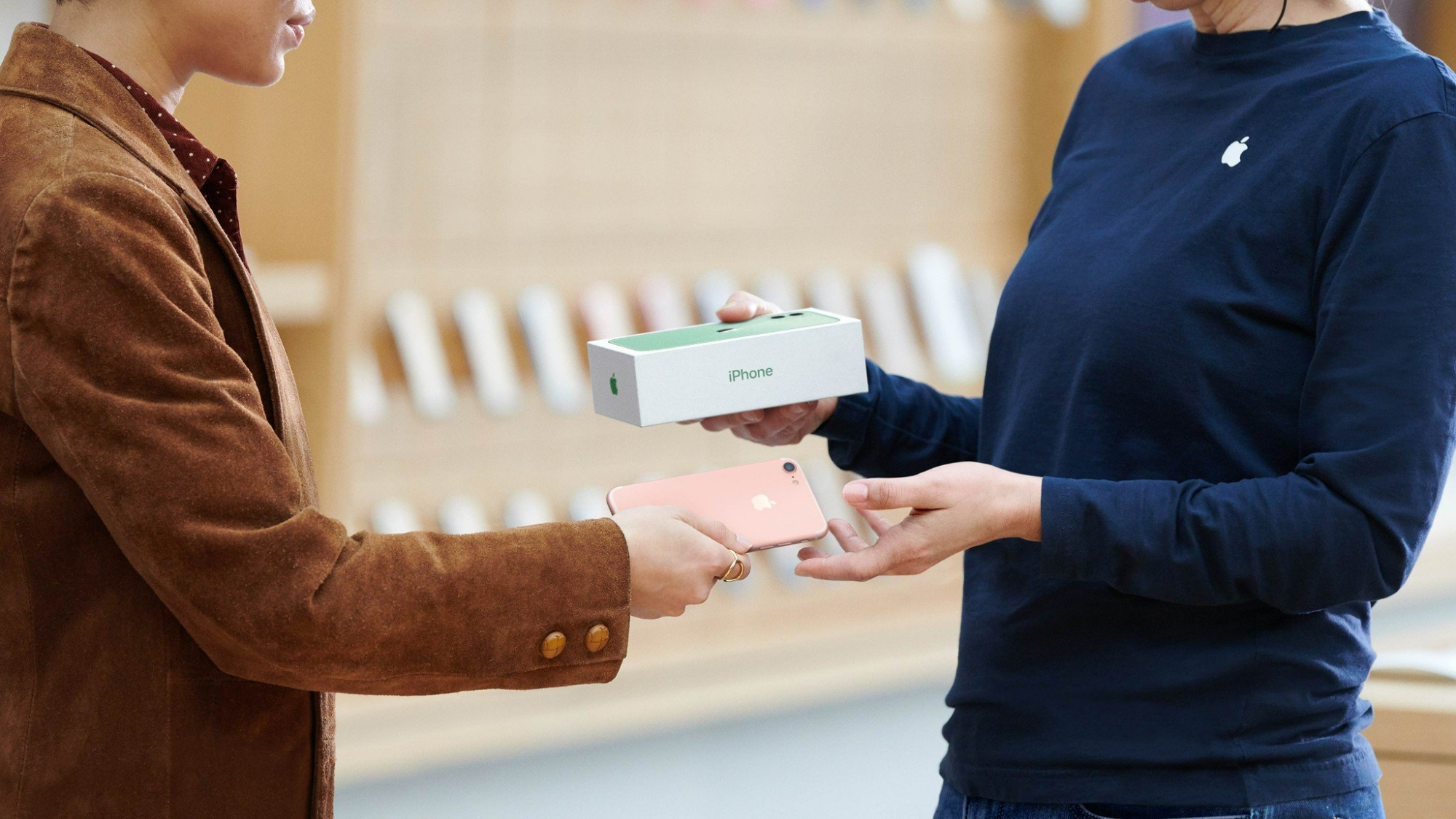 Apple điều chỉnh giá thu mua iPhone, người dùng chịu thiệt - Ảnh 1.