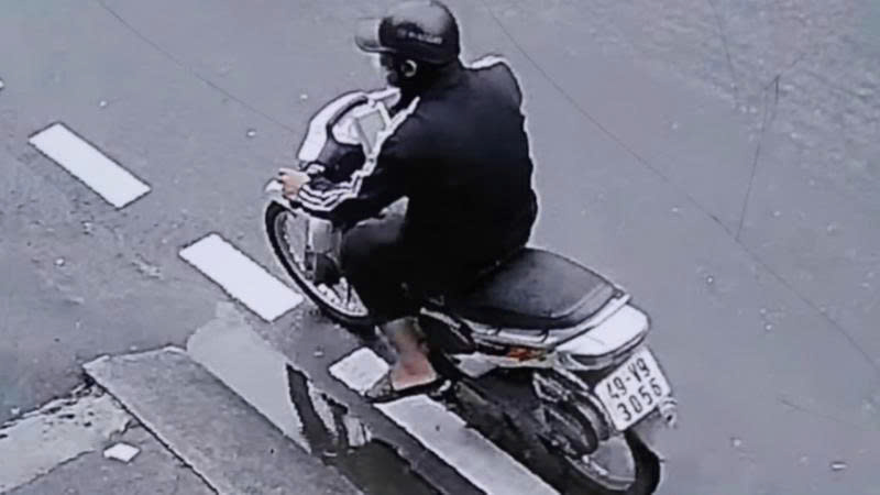 Công an TP.HCM tìm chủ sở hữu xe máy liên quan 2 vụ cướp giật tài sản- Ảnh 2.