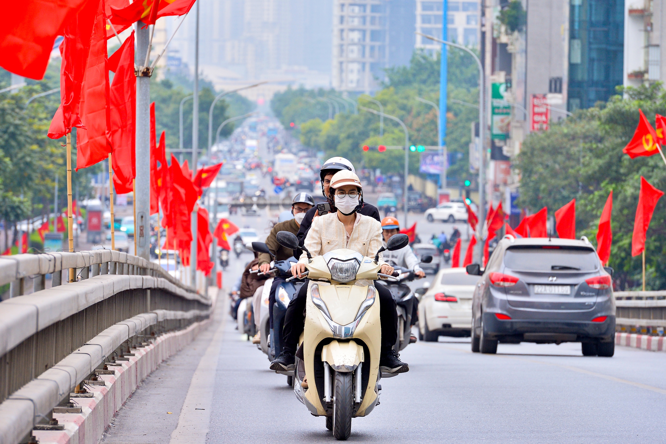 Hà Nội rực rỡ cờ hoa chào mừng Đại hội XIV của Đảng - Ảnh 12.