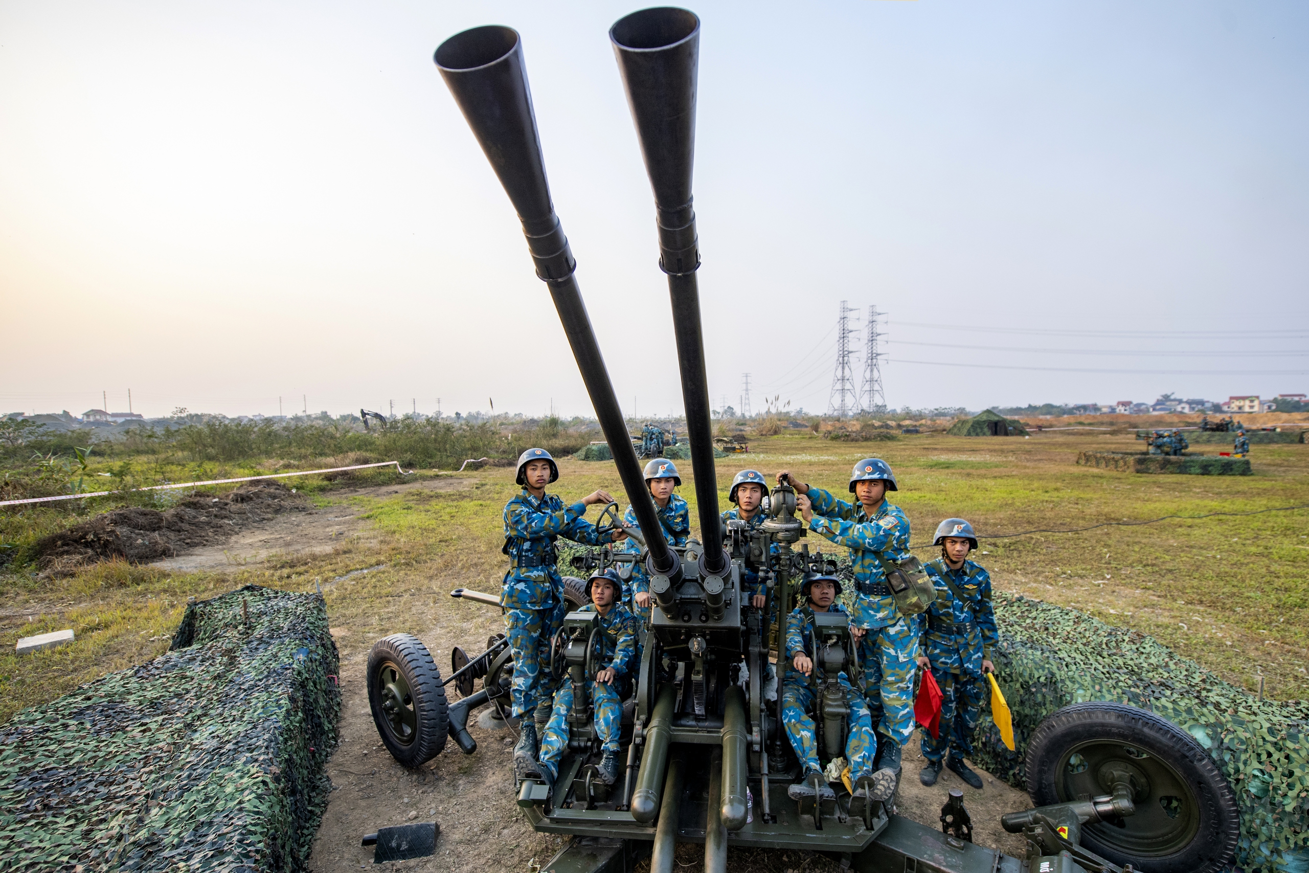 Hà Nội rực rỡ cờ hoa chào mừng Đại hội XIV của Đảng - Ảnh 15.