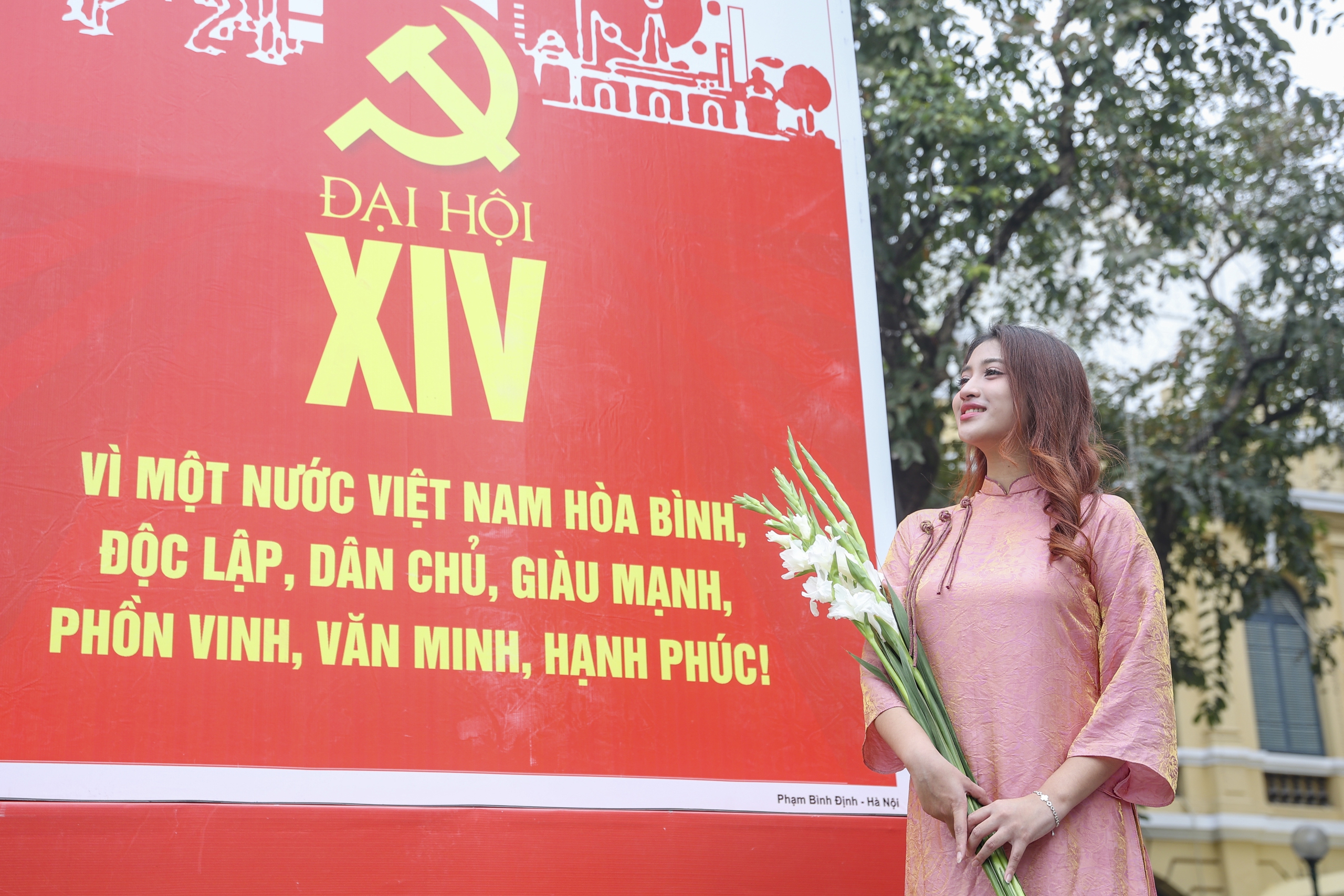 Hà Nội rực rỡ cờ hoa chào mừng Đại hội XIV của Đảng - Ảnh 4.