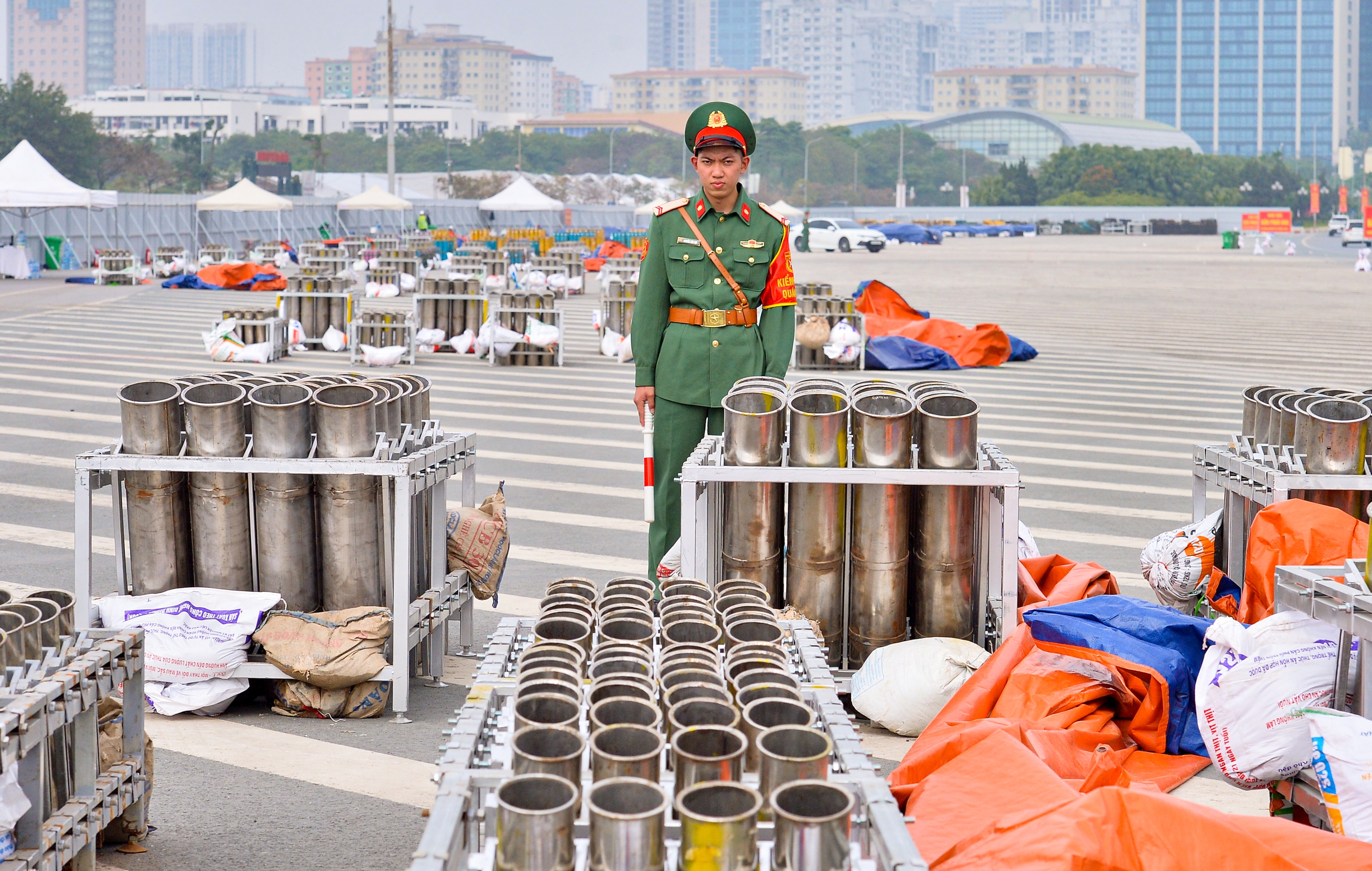 Cận cảnh trận địa 4.600 quả pháo hoa chào mừng Đại hội XIV của Đảng - Ảnh 11.