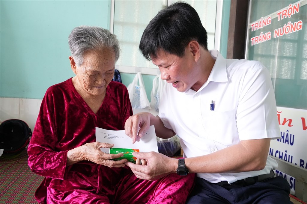 Sở Y tế Cà Mau nhận phụng dưỡng suốt đời Mẹ Việt Nam anh hùng  - Ảnh 1.