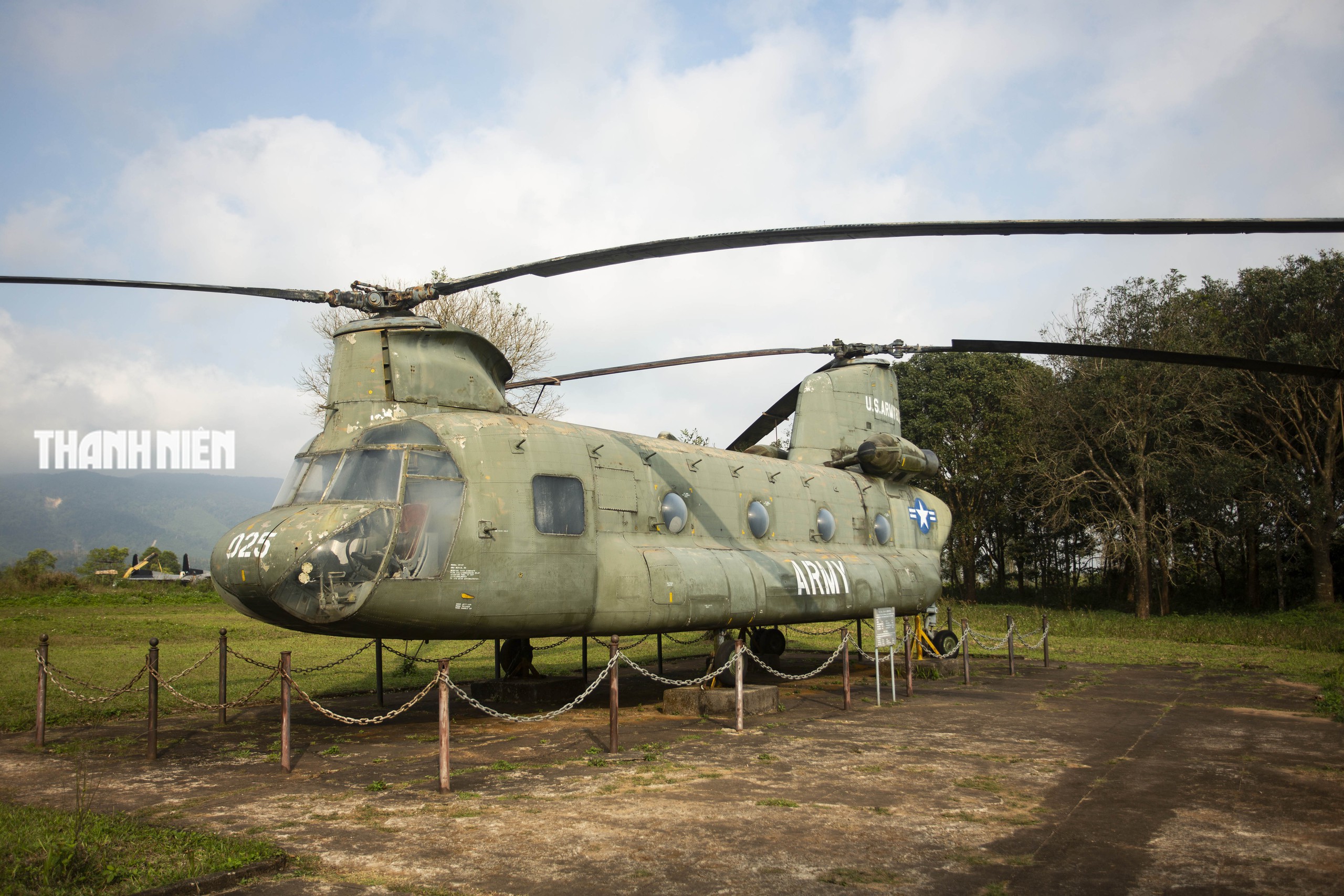 Cận cảnh quá trình lắp đặt máy bay C-119 tại sân bay Tà Cơn- Ảnh 11.