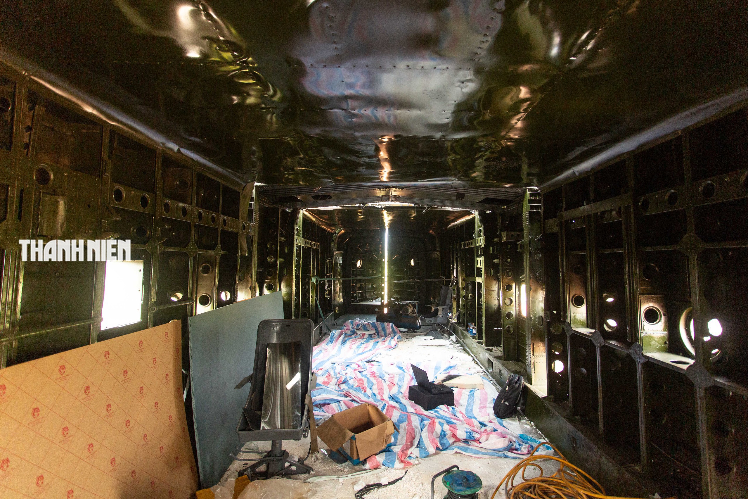 Cận cảnh quá trình lắp đặt máy bay C-119 tại sân bay Tà Cơn- Ảnh 5.